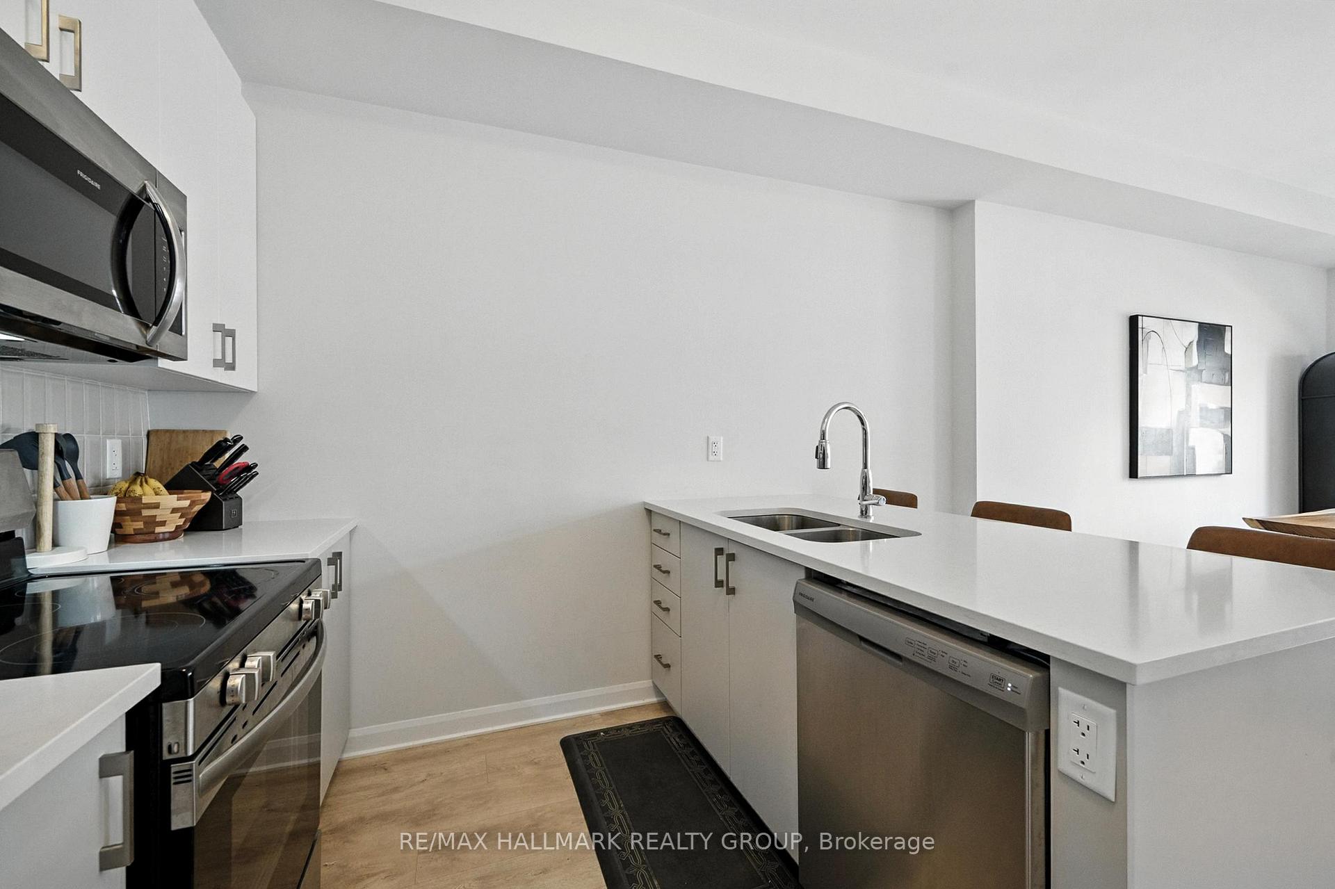 Photo 16 of 702 Confluence Walk, Ottawa, Avalon West — HOMEH