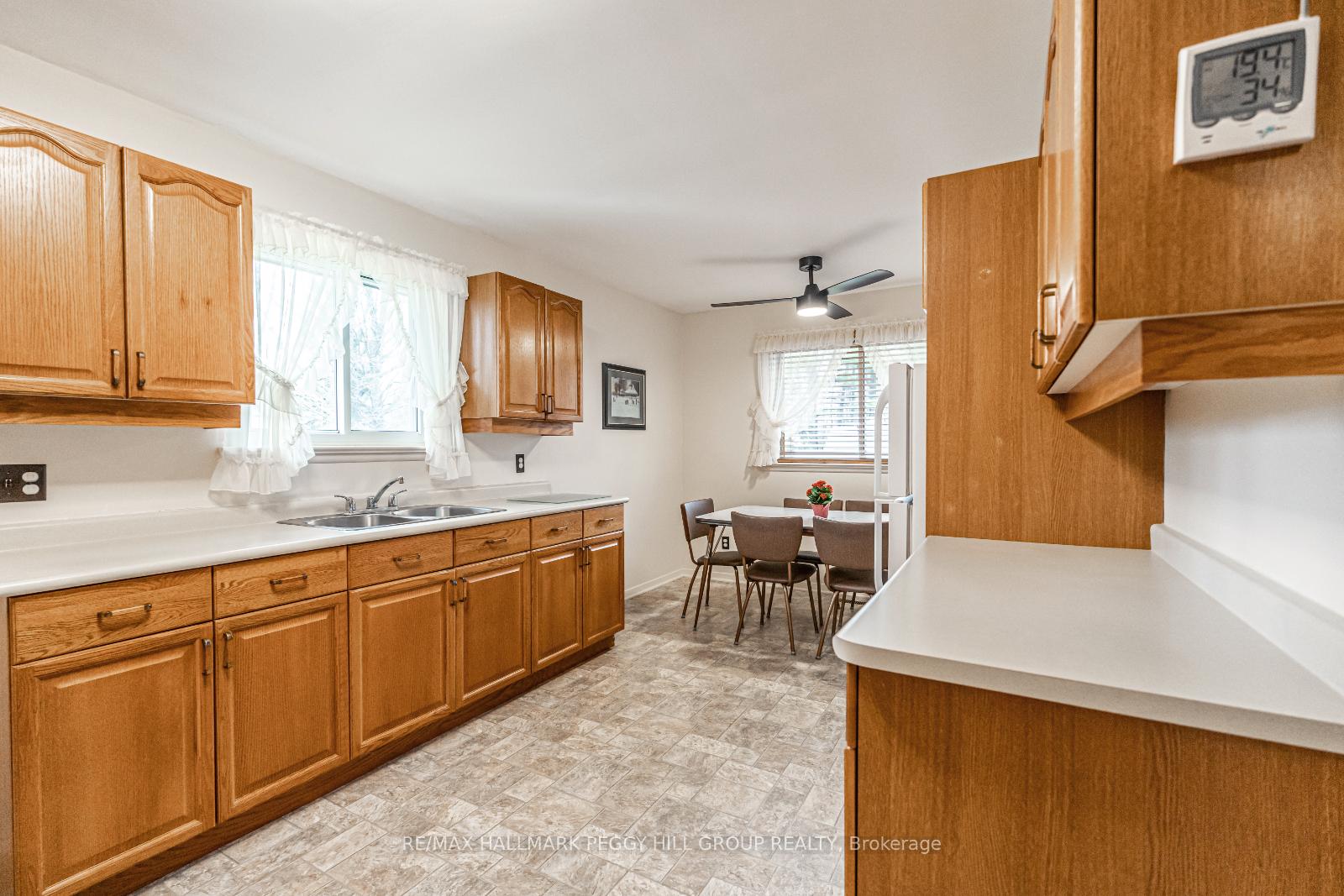 Photo 4 of 18 Calverley Street, Orillia — HOMEH