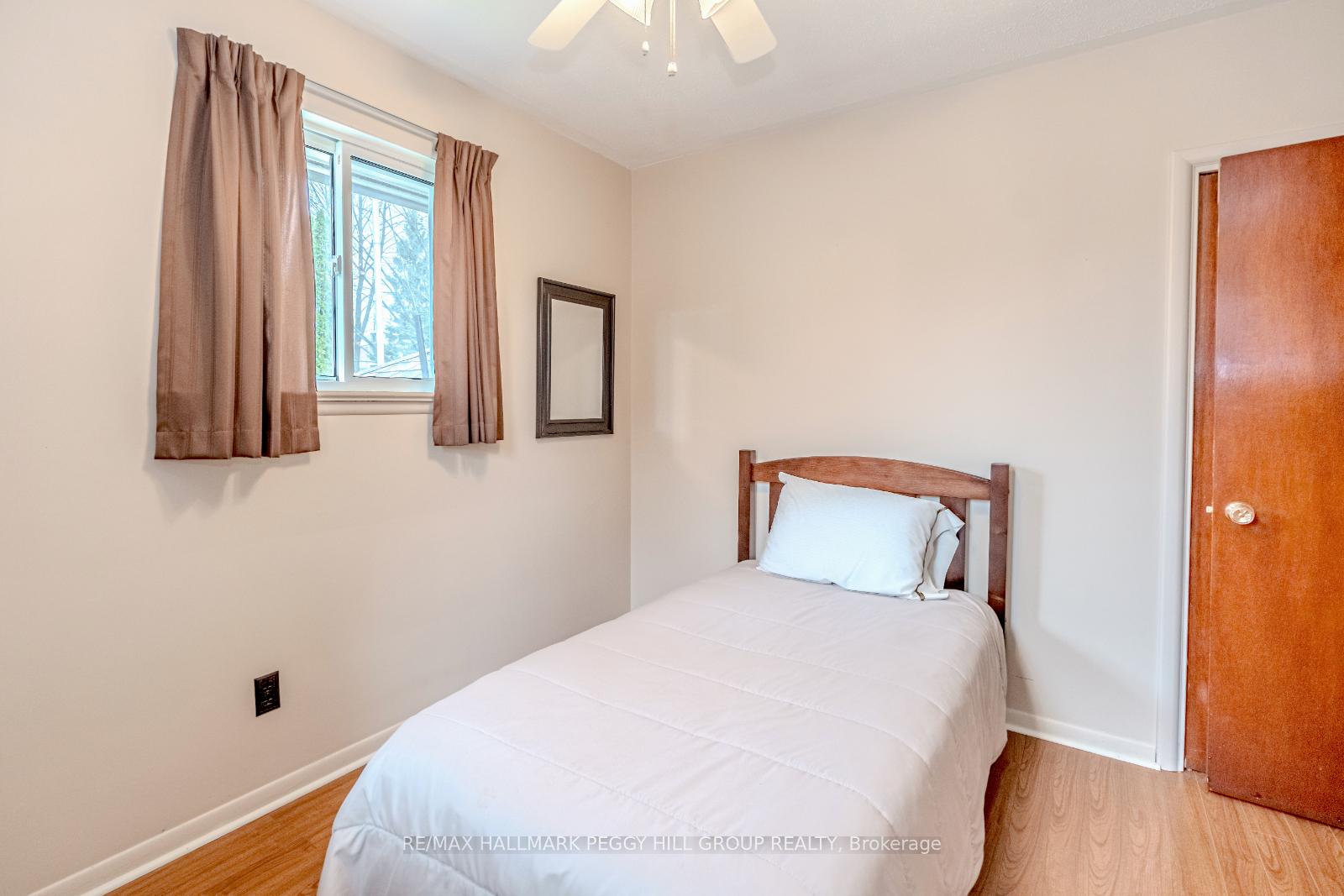 Photo 9 of 18 Calverley Street, Orillia — HOMEH