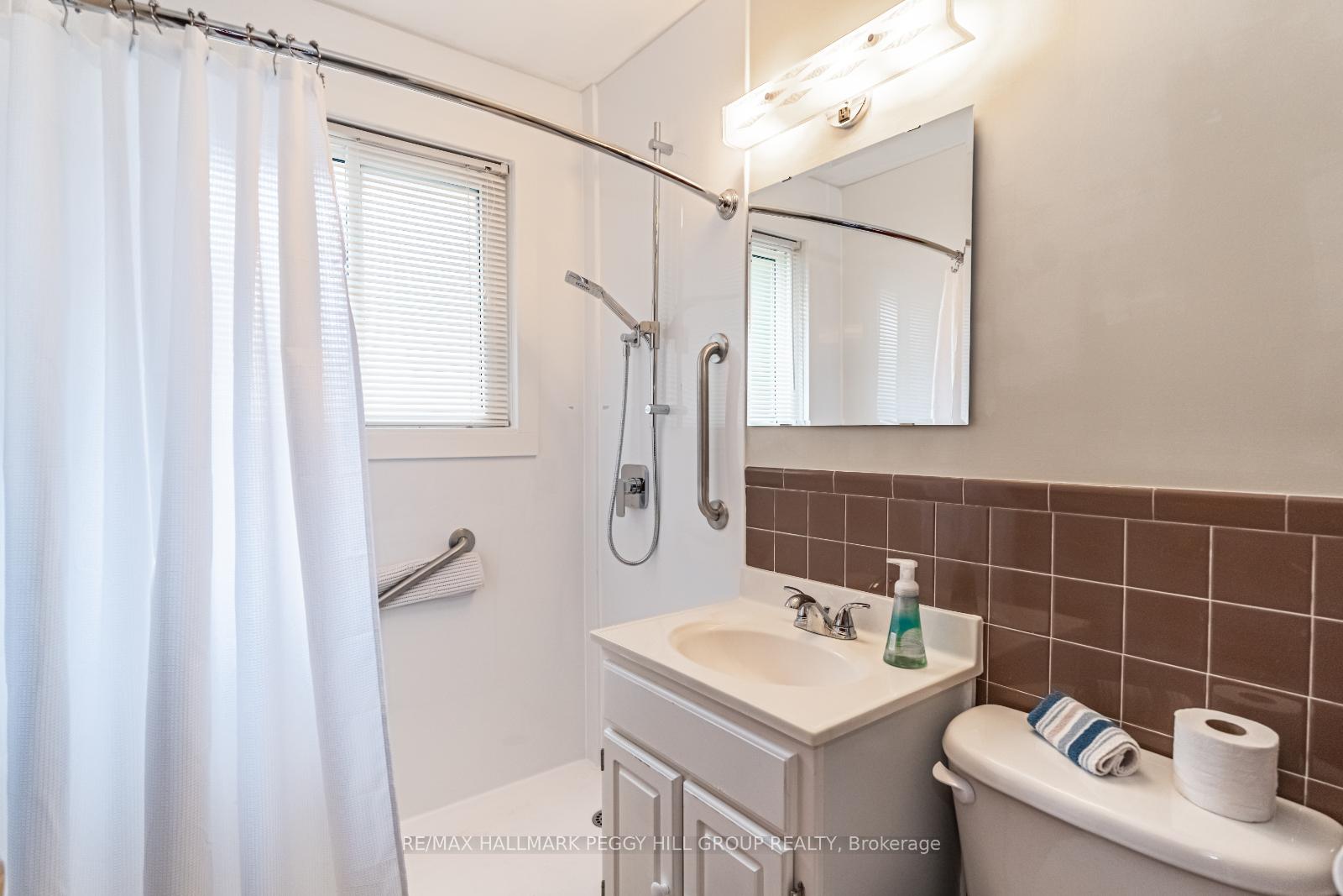 Photo 10 of 18 Calverley Street, Orillia — HOMEH