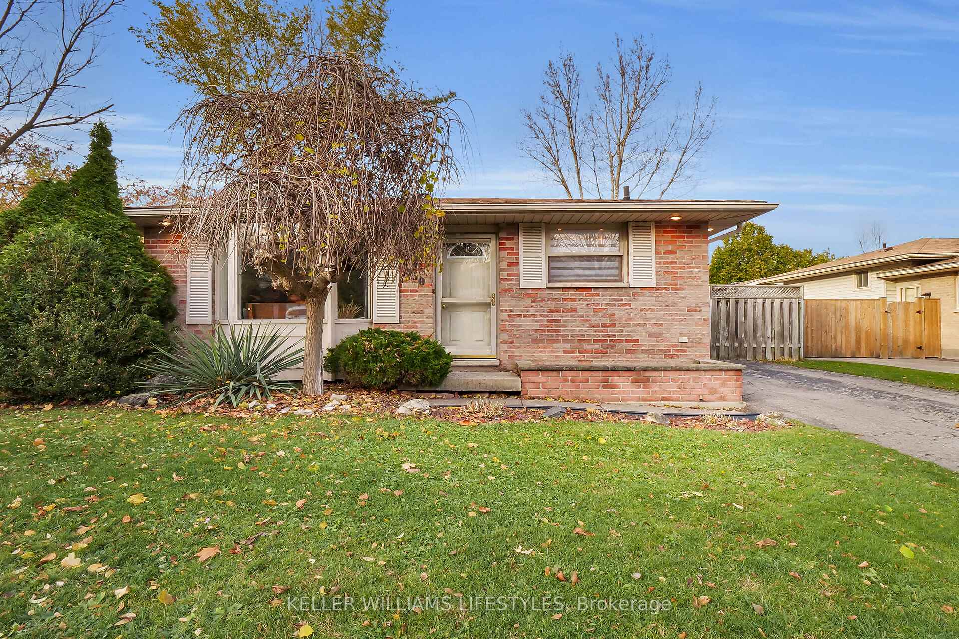 Front of 350 Highview Crescent