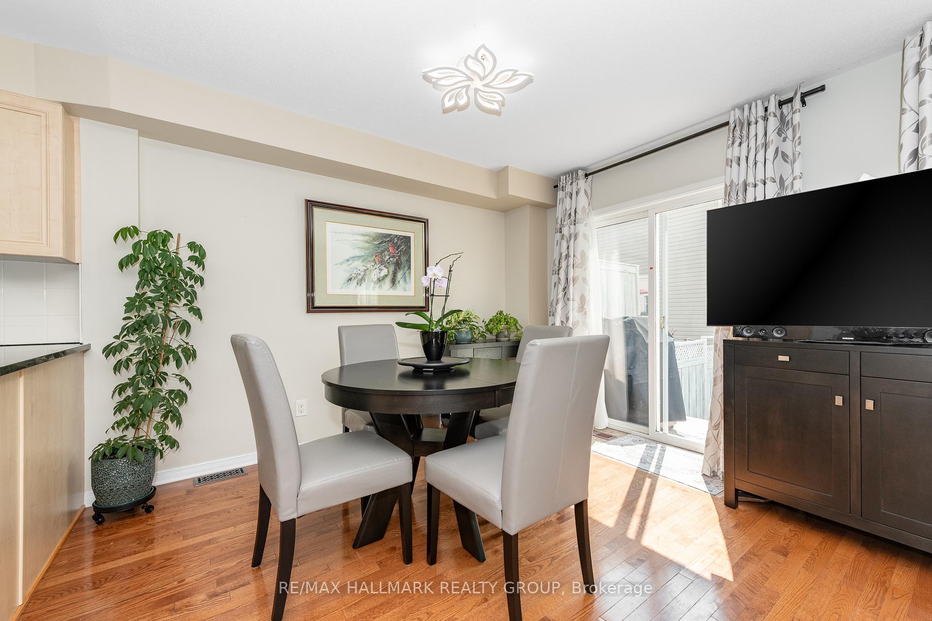 Photo 10 of 261 Parkrose Private, Ottawa, Chatelaine Village — HOMEH