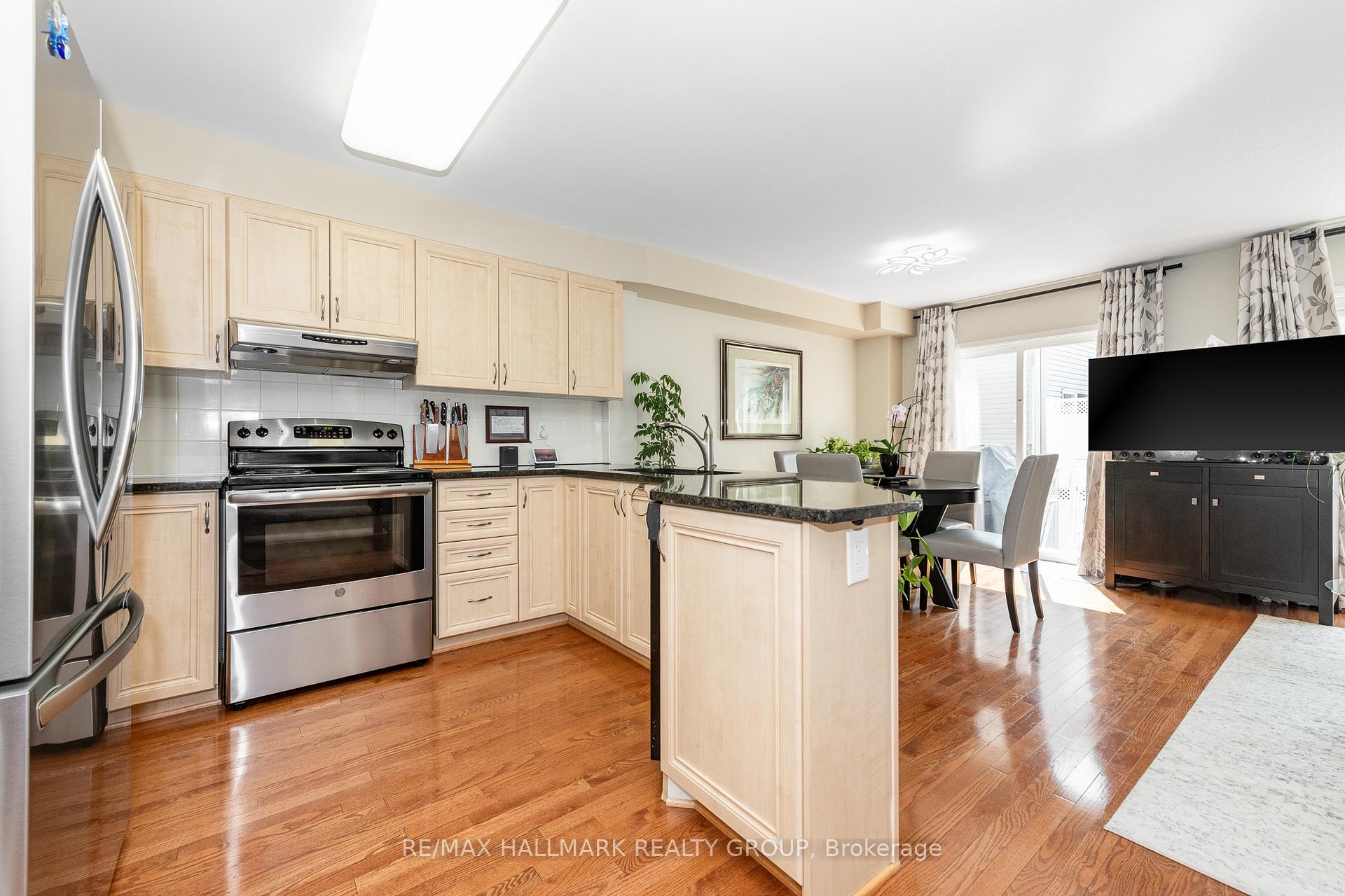 Photo 16 of 261 Parkrose Private, Ottawa, Chatelaine Village — HOMEH