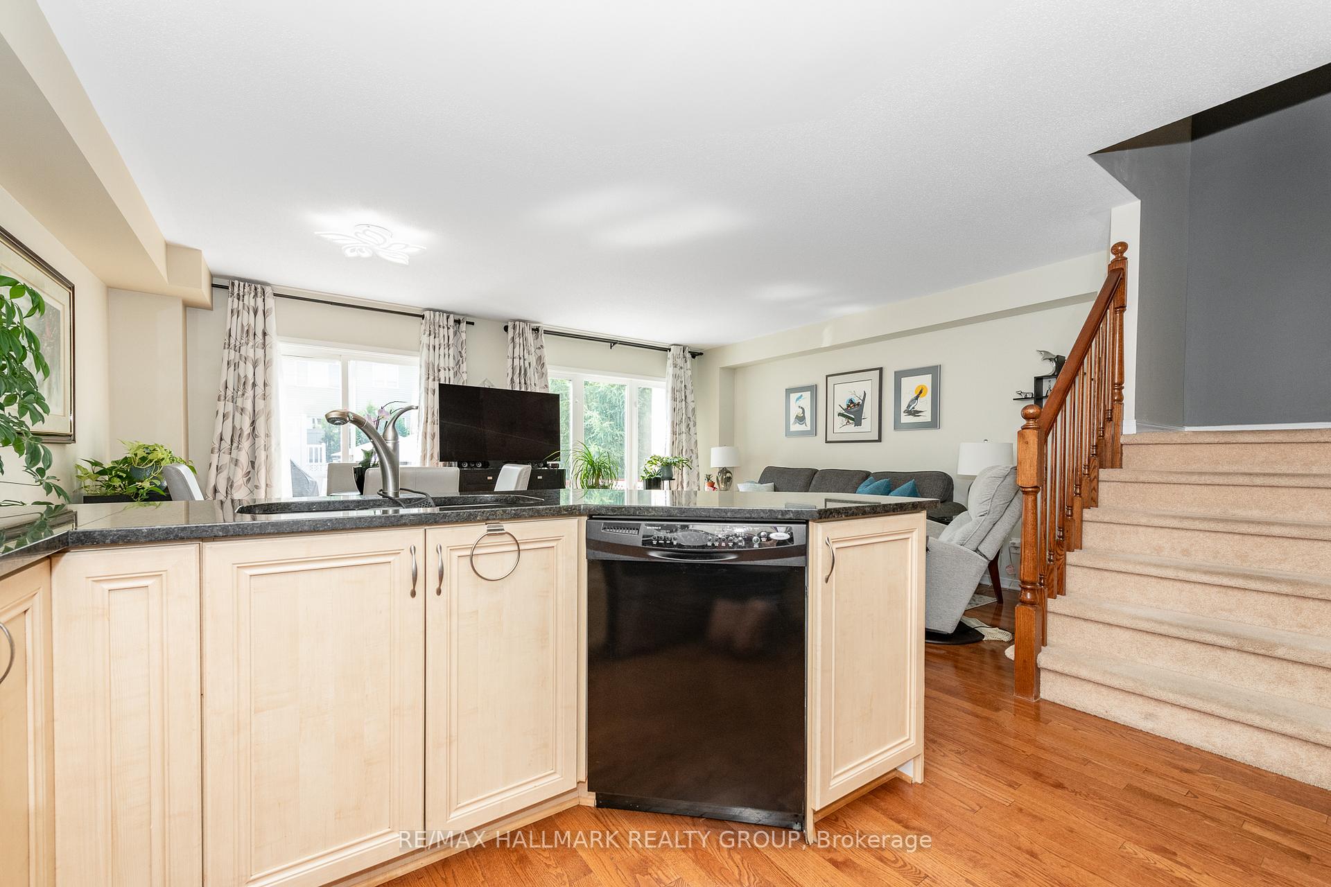 Photo 18 of 261 Parkrose Private, Ottawa, Chatelaine Village — HOMEH