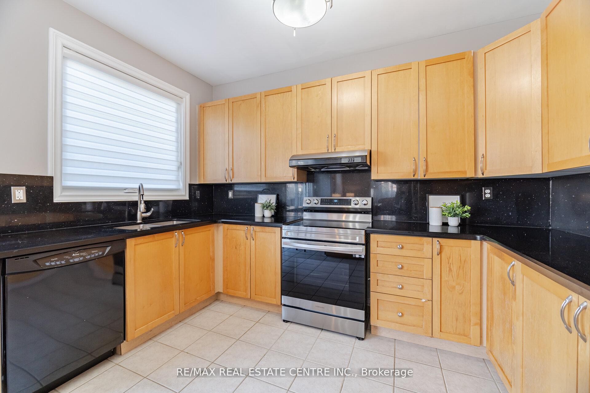 Photo 9 of 643 Hamilton Crescent, Milton, Beaty — HOMEH
