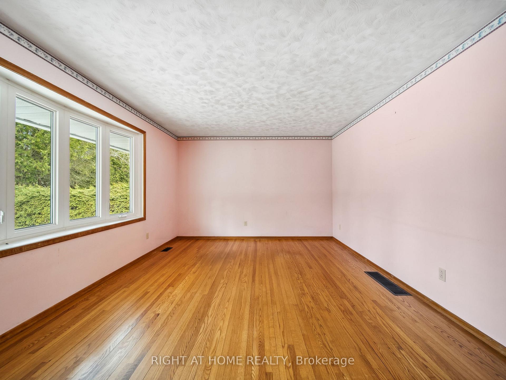Photo 3 of 562 Drinkwater Drive, Orillia — HOMEH