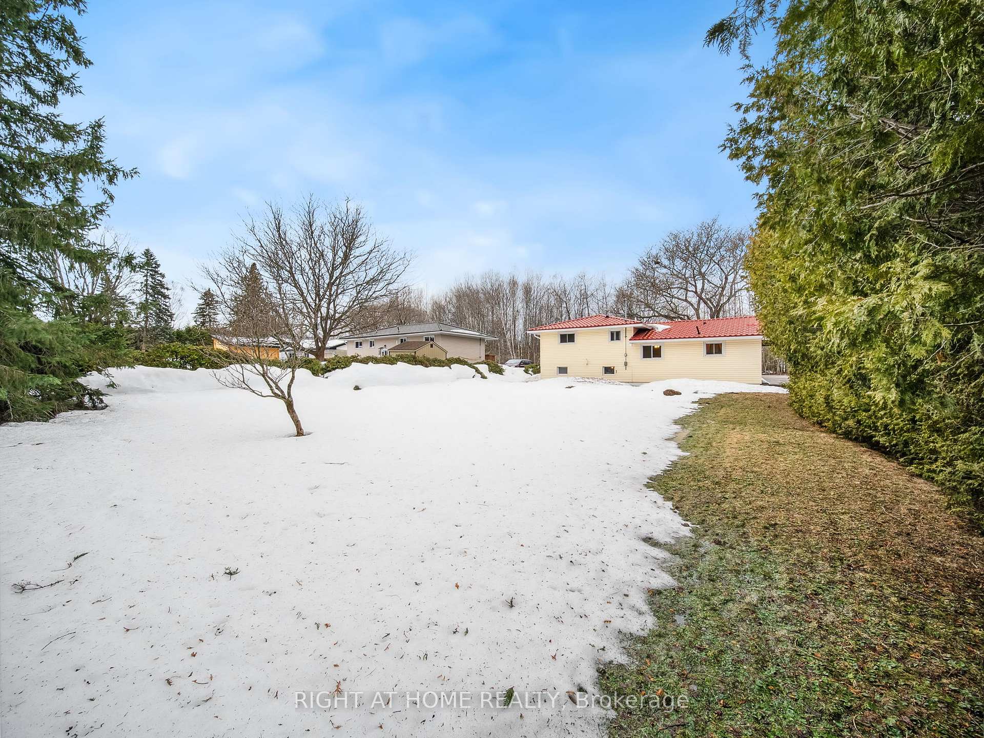 Photo 14 of 562 Drinkwater Drive, Orillia — HOMEH