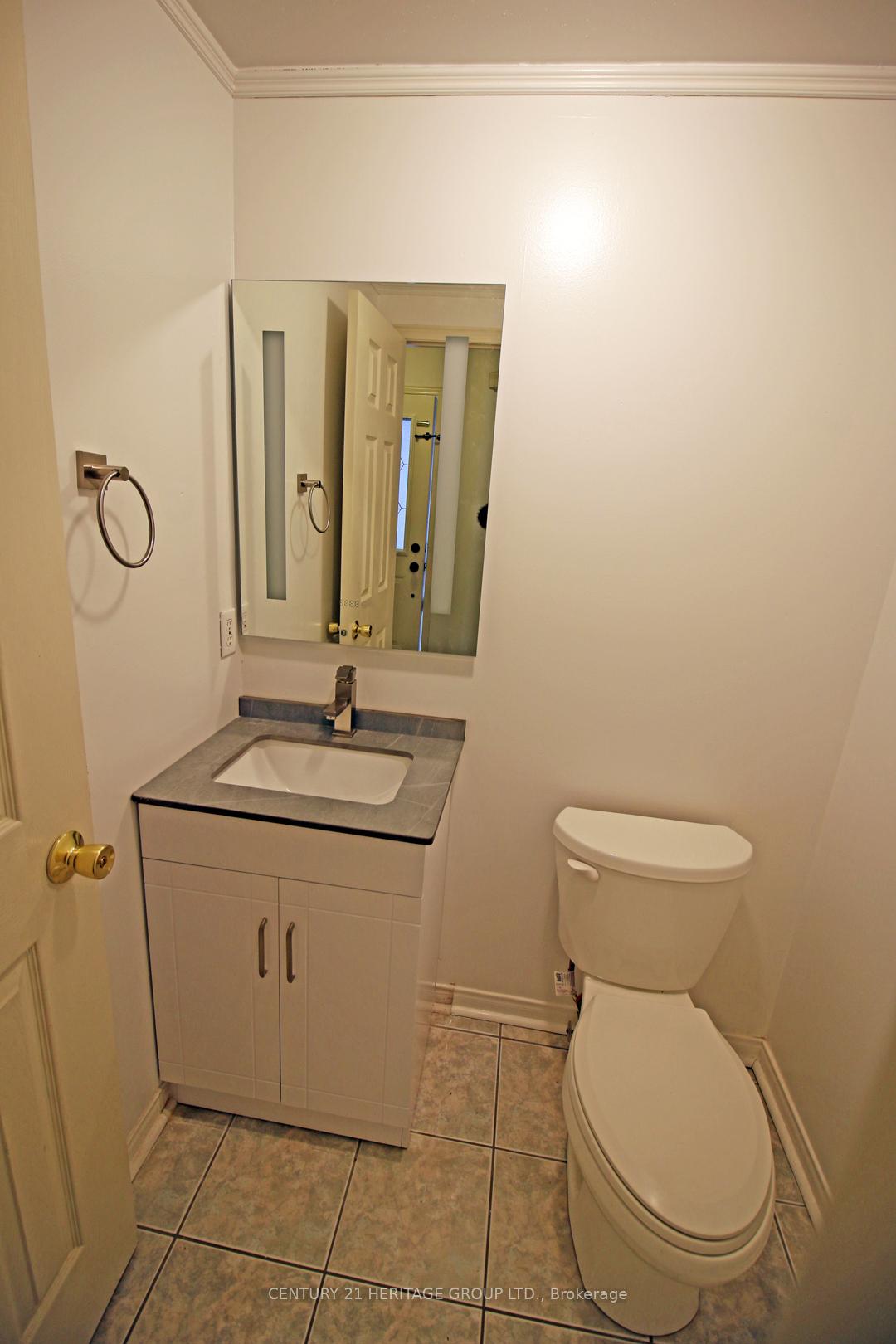 Photo 3 of 641 Walpole Crescent, Newmarket, Stonehaven-Wyndham — HOMEH