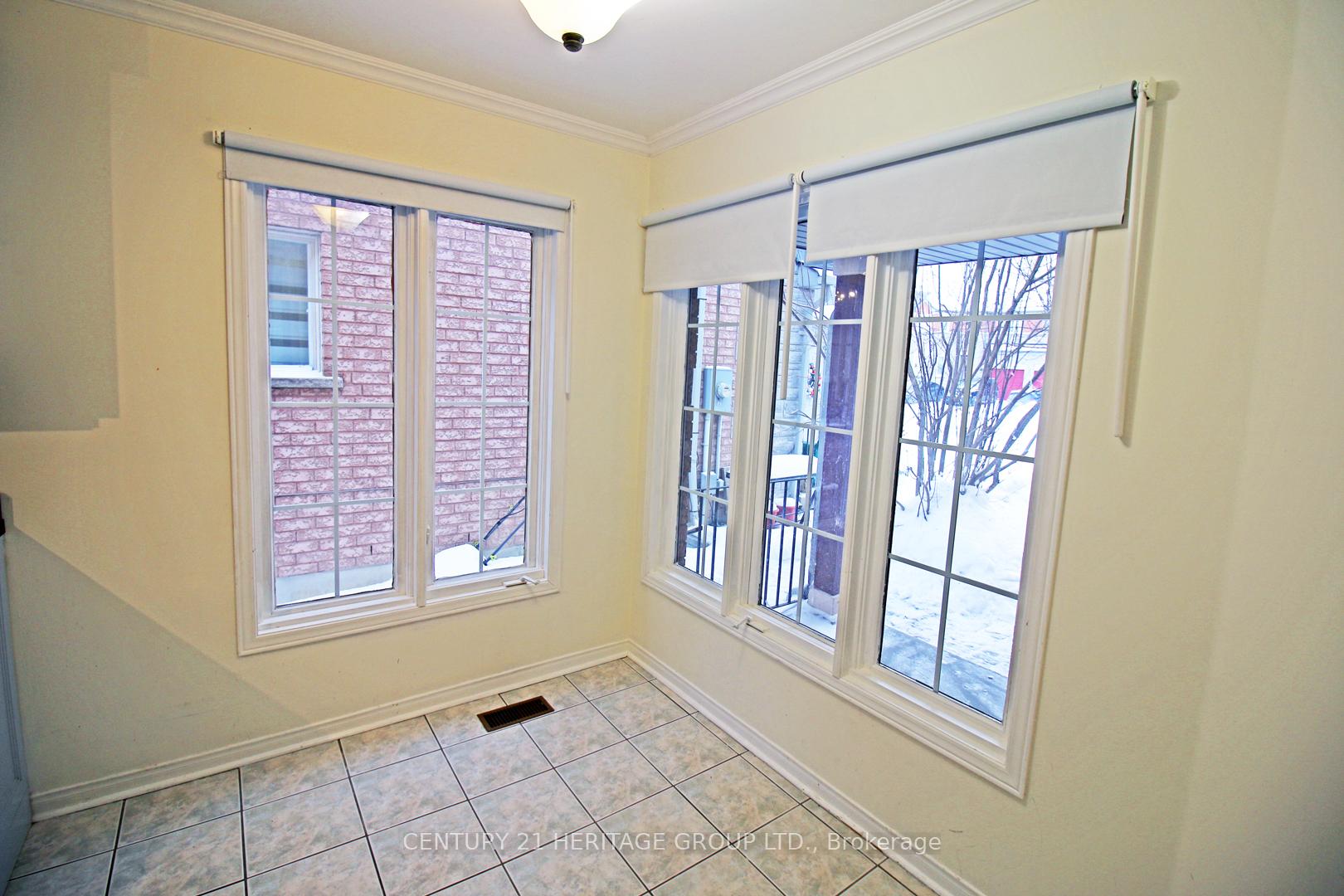 Photo 4 of 641 Walpole Crescent, Newmarket, Stonehaven-Wyndham — HOMEH