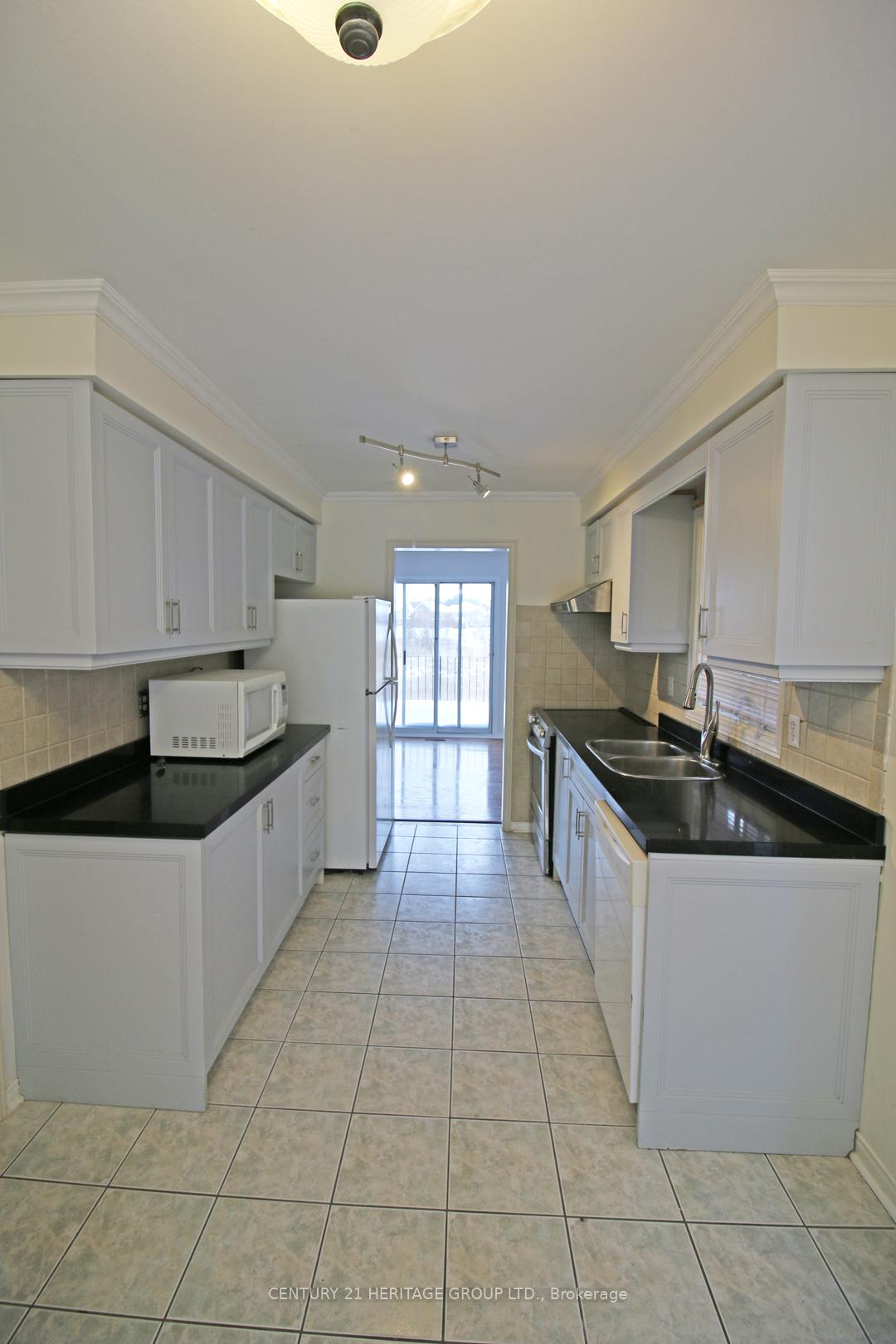 Photo 5 of 641 Walpole Crescent, Newmarket, Stonehaven-Wyndham — HOMEH