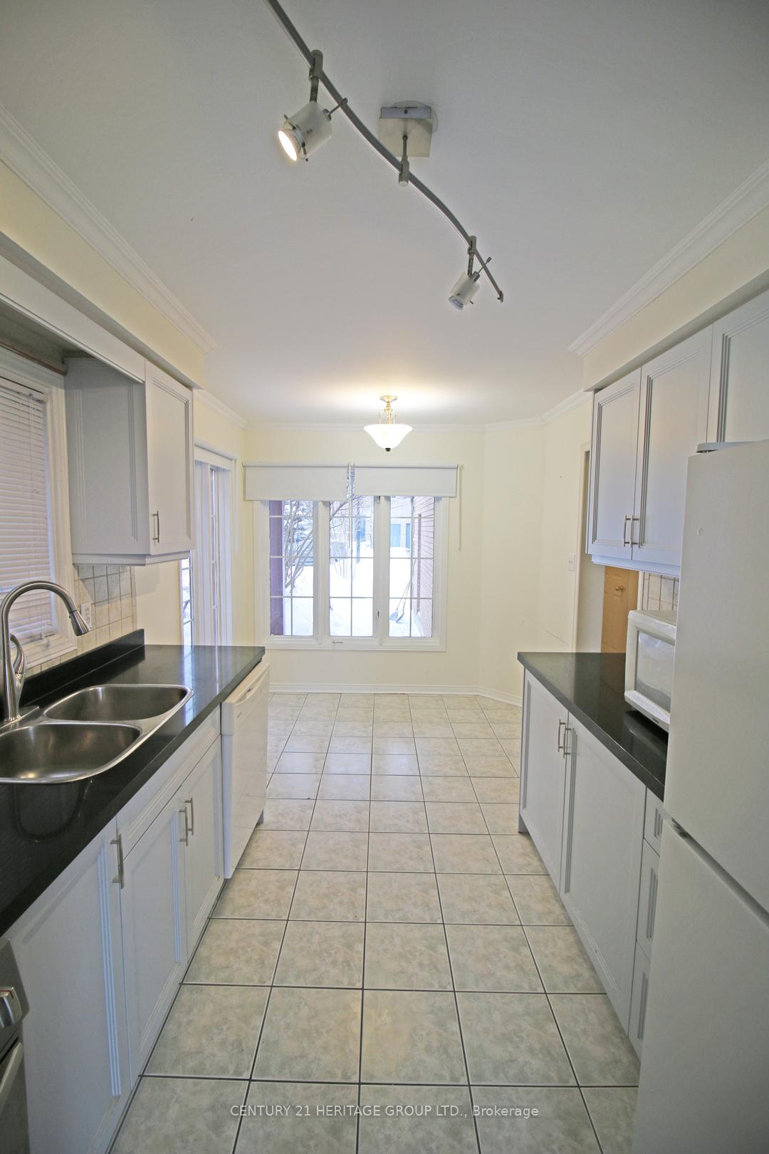 Photo 6 of 641 Walpole Crescent, Newmarket, Stonehaven-Wyndham — HOMEH