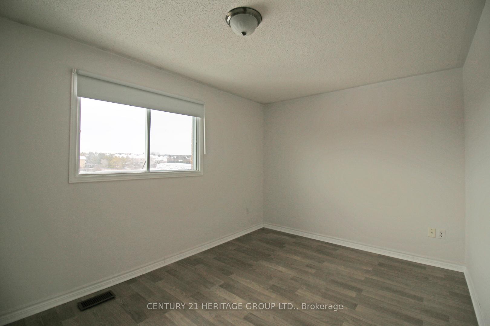 Photo 10 of 641 Walpole Crescent, Newmarket, Stonehaven-Wyndham — HOMEH