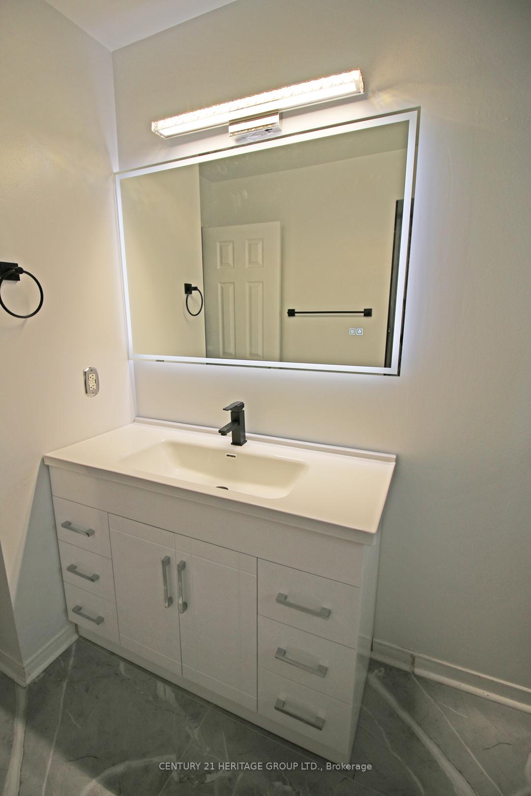 Photo 12 of 641 Walpole Crescent, Newmarket, Stonehaven-Wyndham — HOMEH