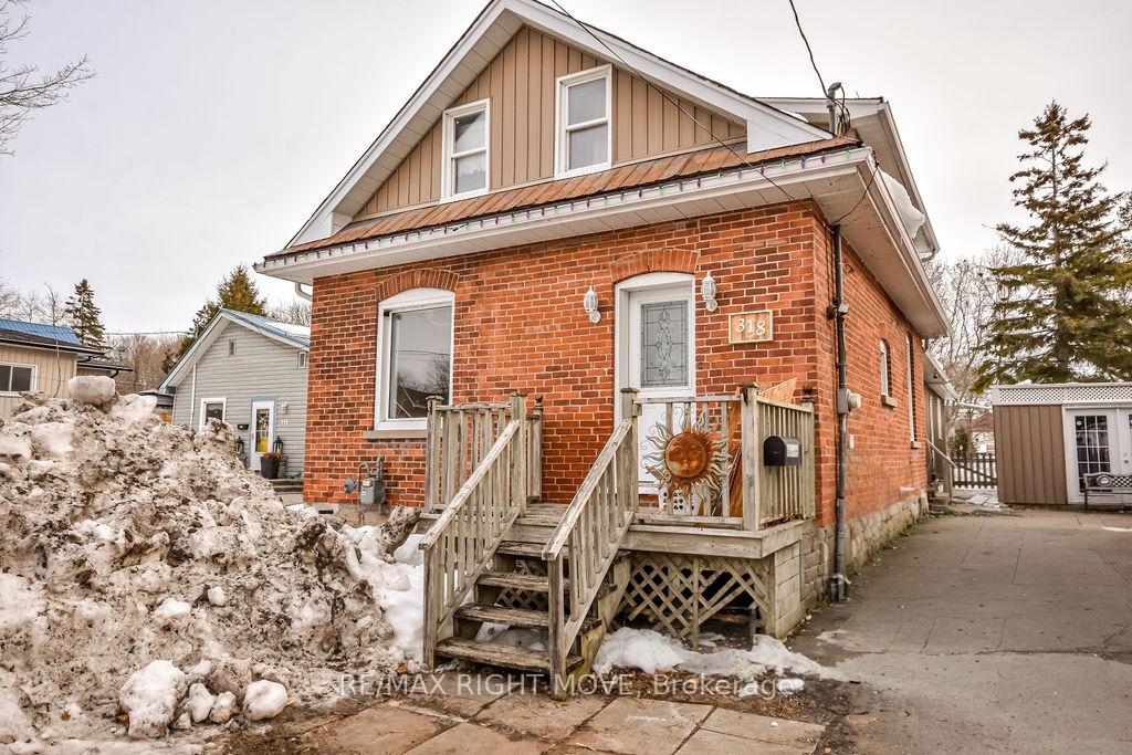 Front of 318 Moffat Street