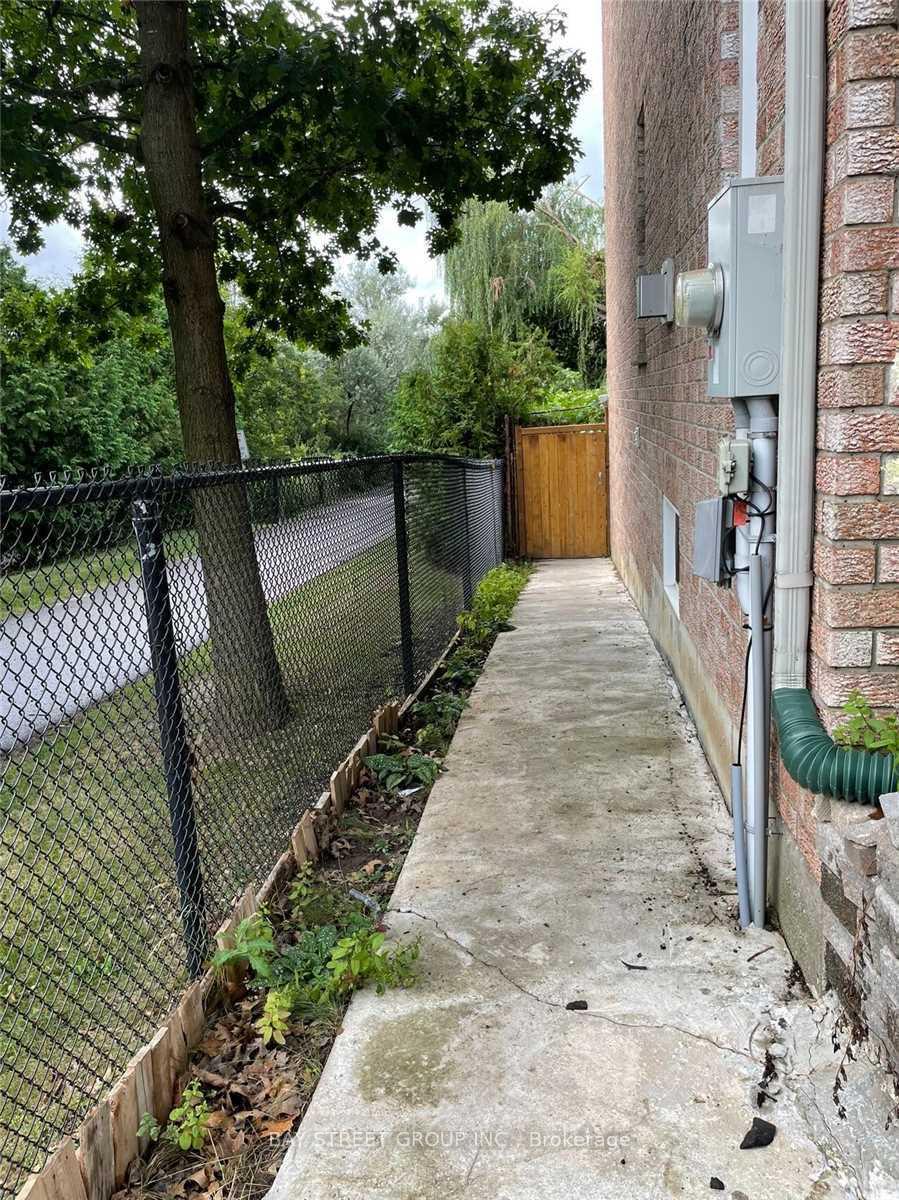 Photo 2 of Unit Bsmt#1, 816 Best Circle, Newmarket, Stonehaven-Wyndham — HOMEH