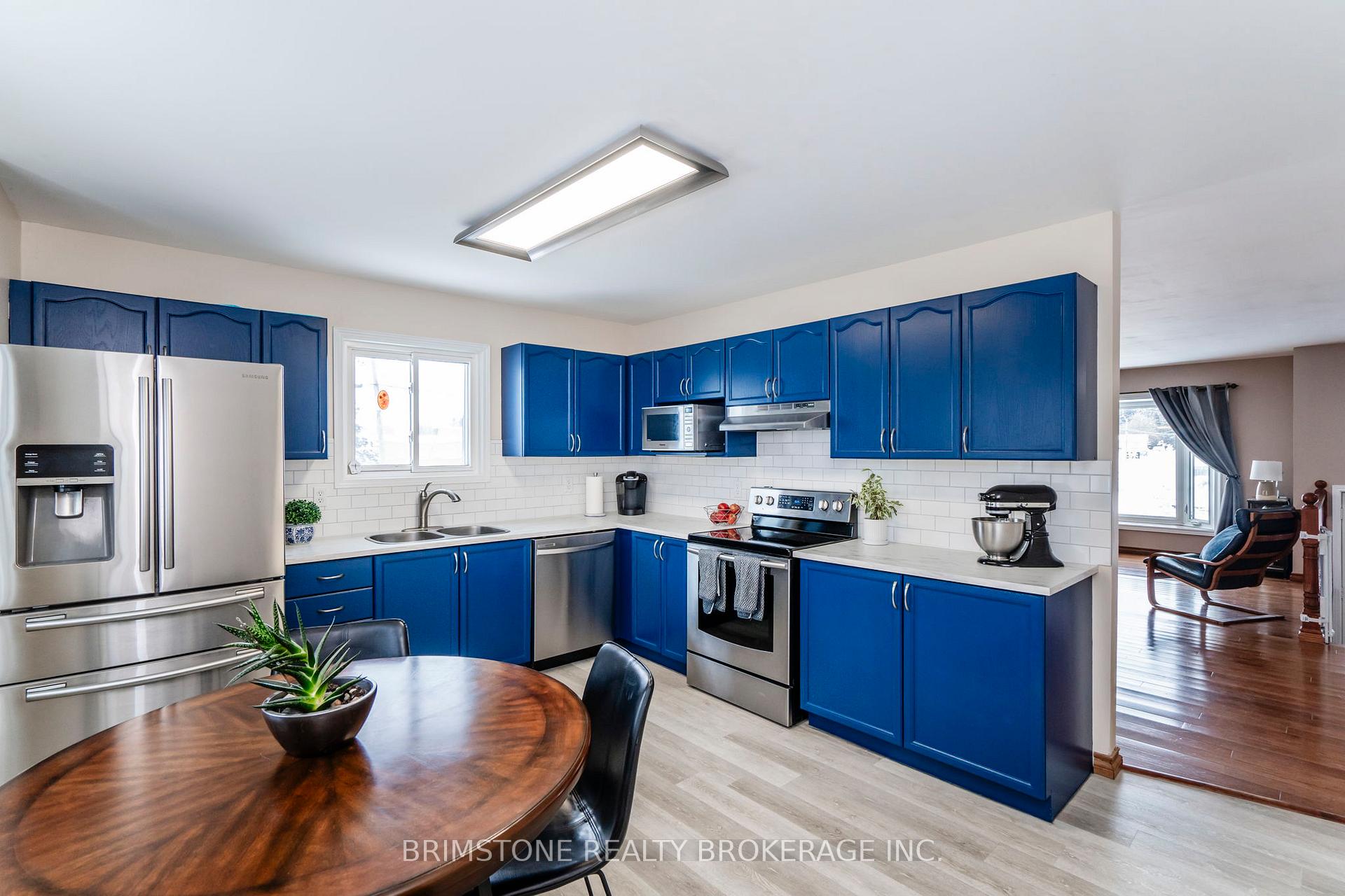 Photo 4 of 1 Keith Street, Orillia — HOMEH