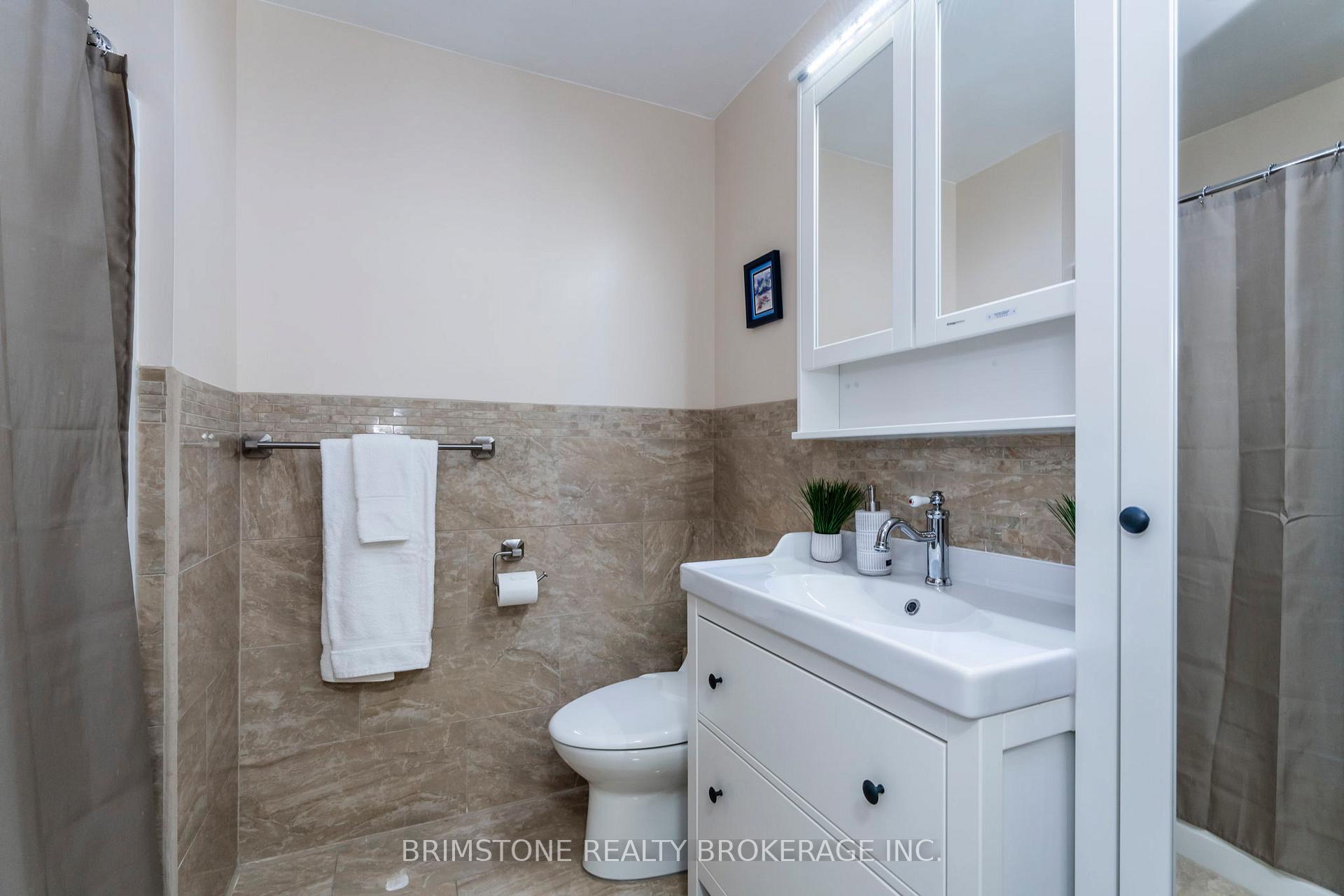 Photo 13 of 1 Keith Street, Orillia — HOMEH