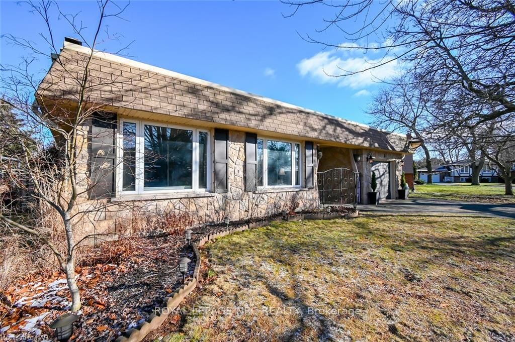Photo 2 of 3 Vinemount Drive, Pelham, Fonthill — HOMEH