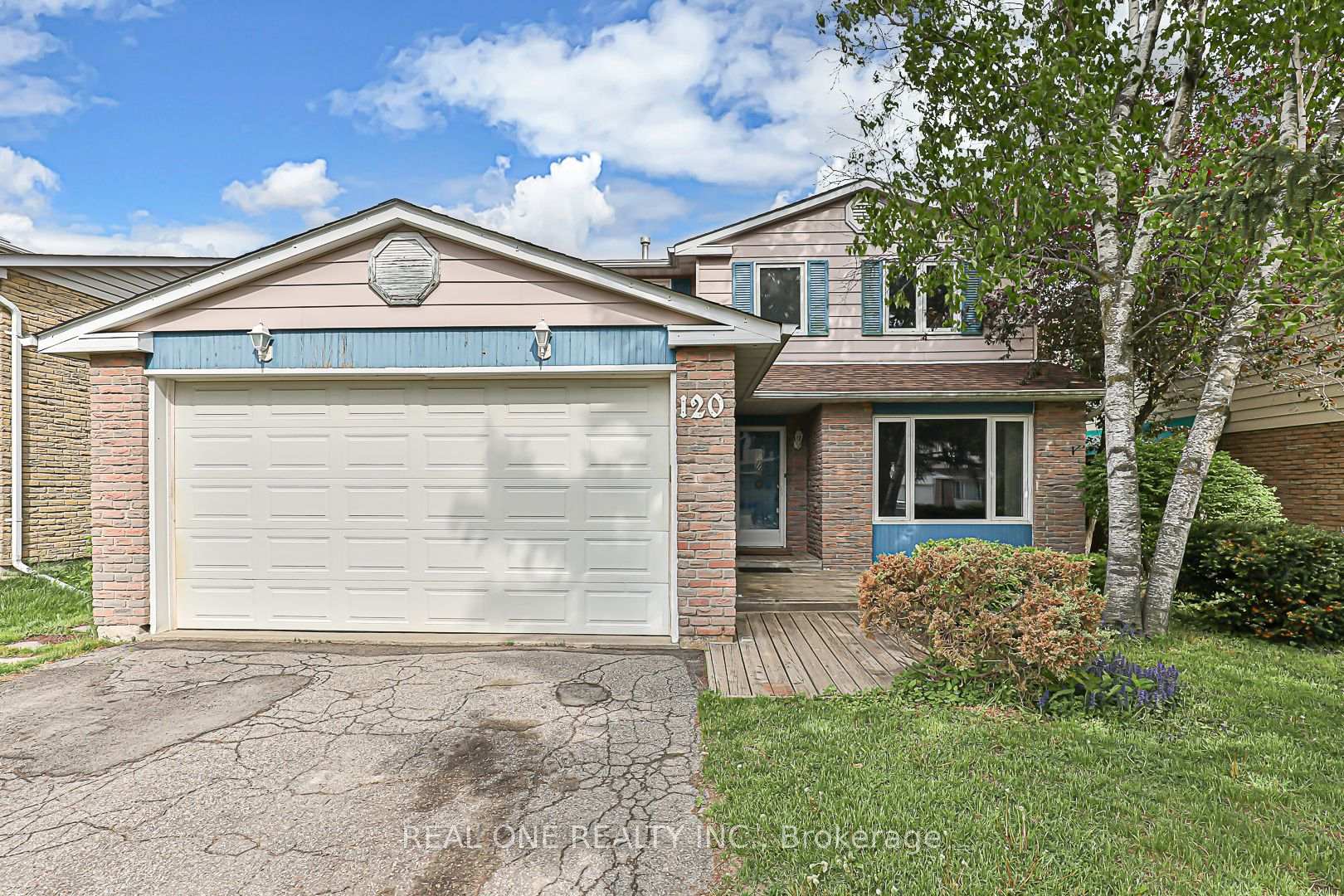 Photo 1 of 120 Lowe Boulevard, Newmarket, Huron Heights-Leslie Valley — HOMEH