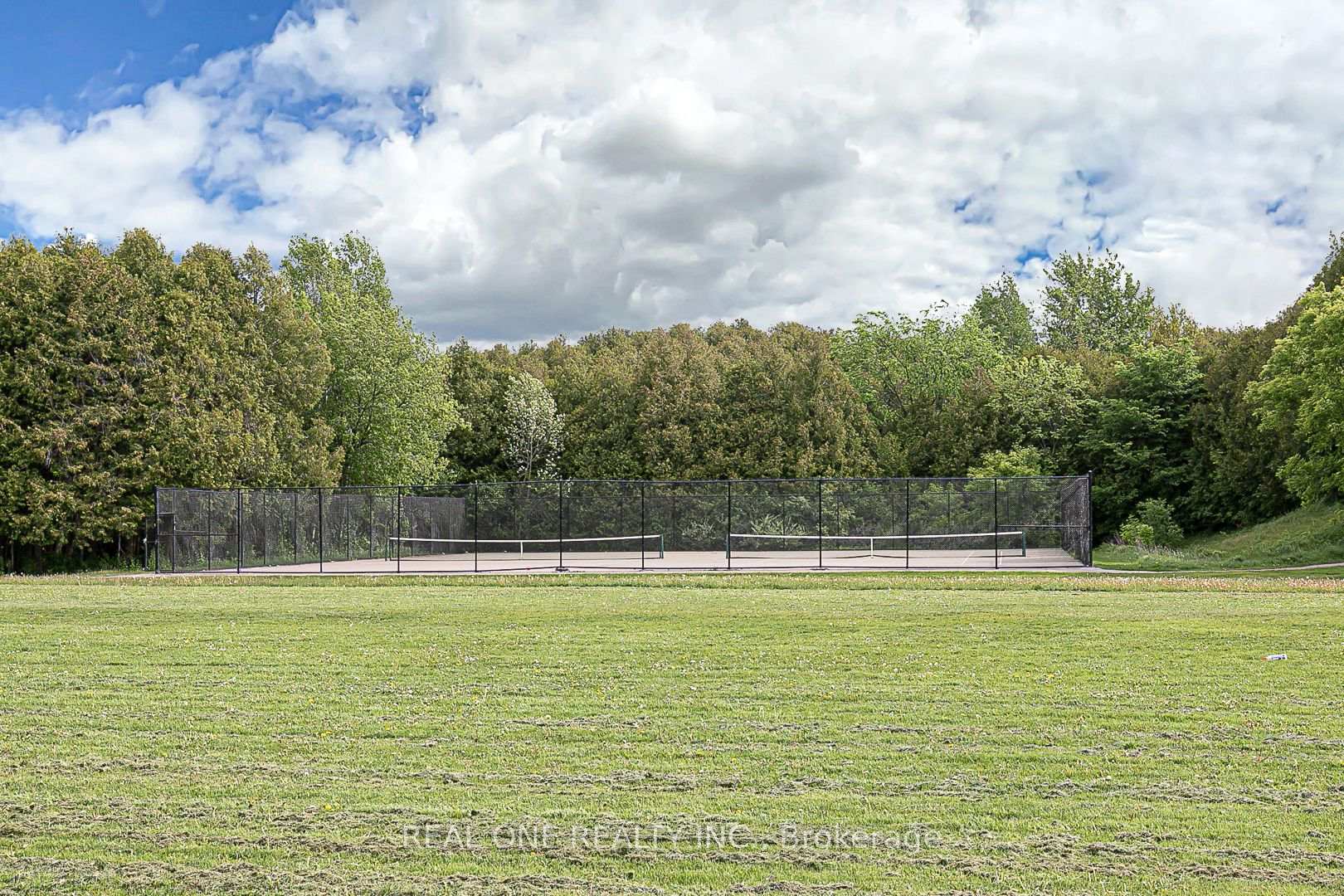 Photo 2 of 120 Lowe Boulevard, Newmarket, Huron Heights-Leslie Valley — HOMEH