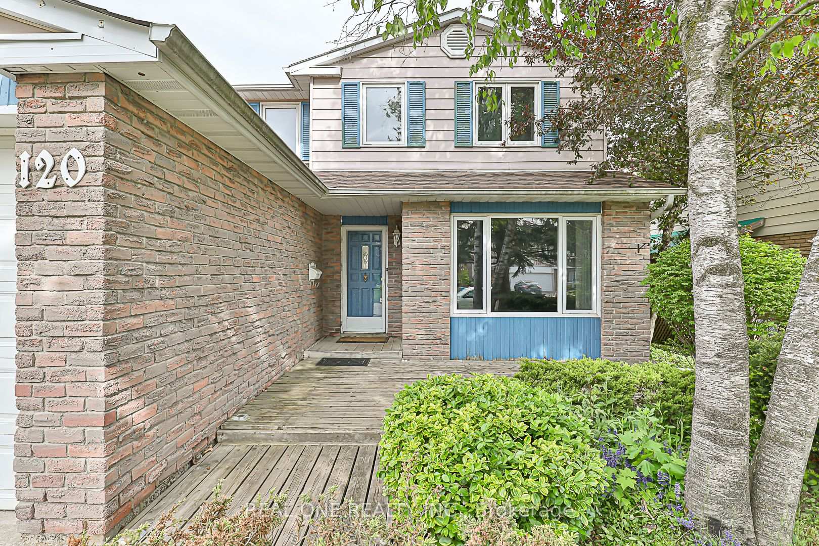 Photo 3 of 120 Lowe Boulevard, Newmarket, Huron Heights-Leslie Valley — HOMEH
