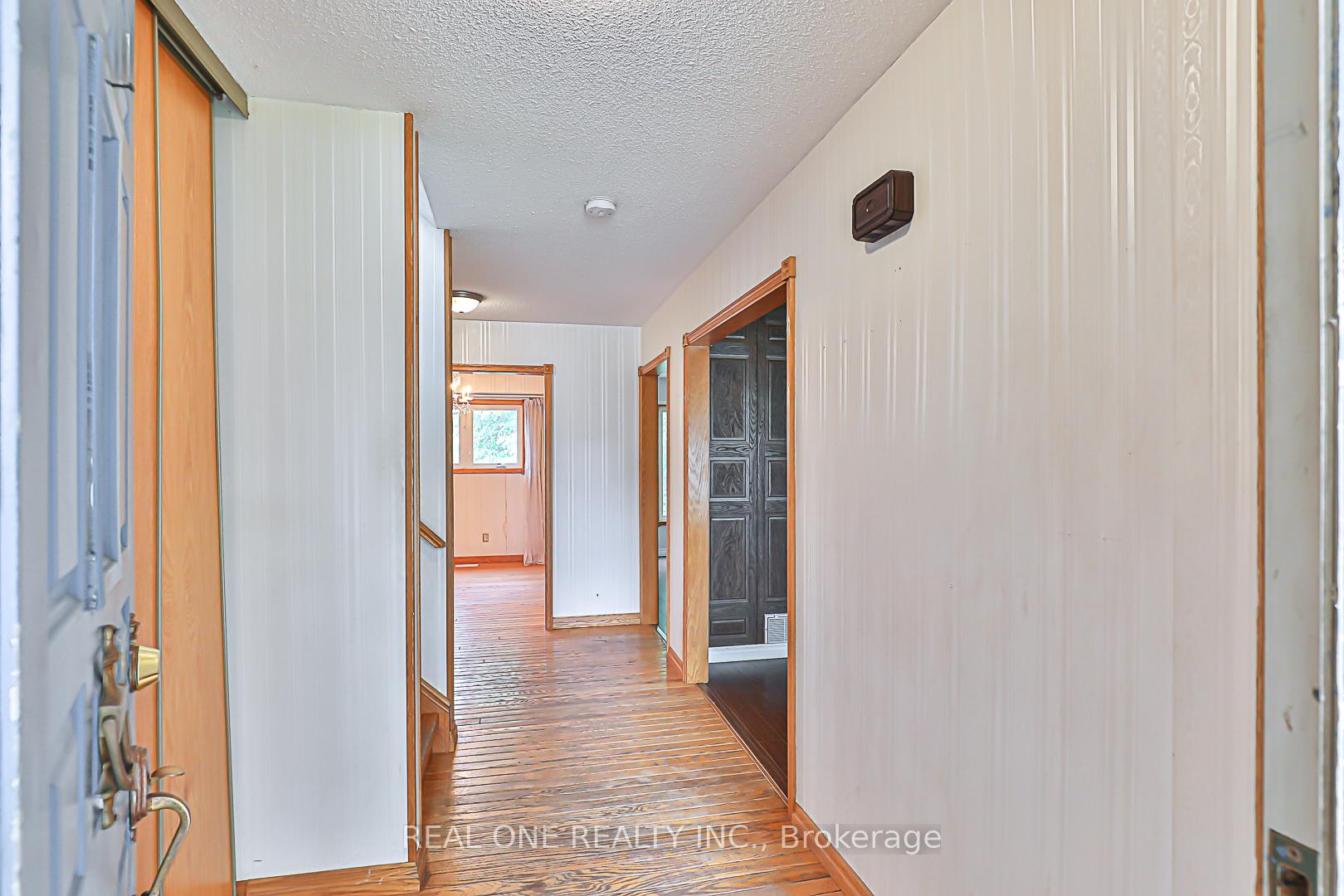 Photo 4 of 120 Lowe Boulevard, Newmarket, Huron Heights-Leslie Valley — HOMEH