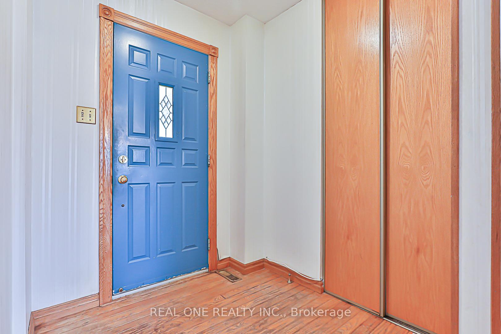 Photo 5 of 120 Lowe Boulevard, Newmarket, Huron Heights-Leslie Valley — HOMEH