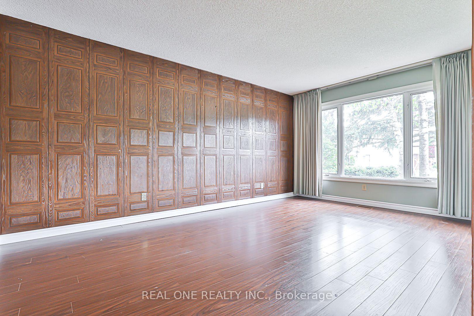 Photo 7 of 120 Lowe Boulevard, Newmarket, Huron Heights-Leslie Valley — HOMEH