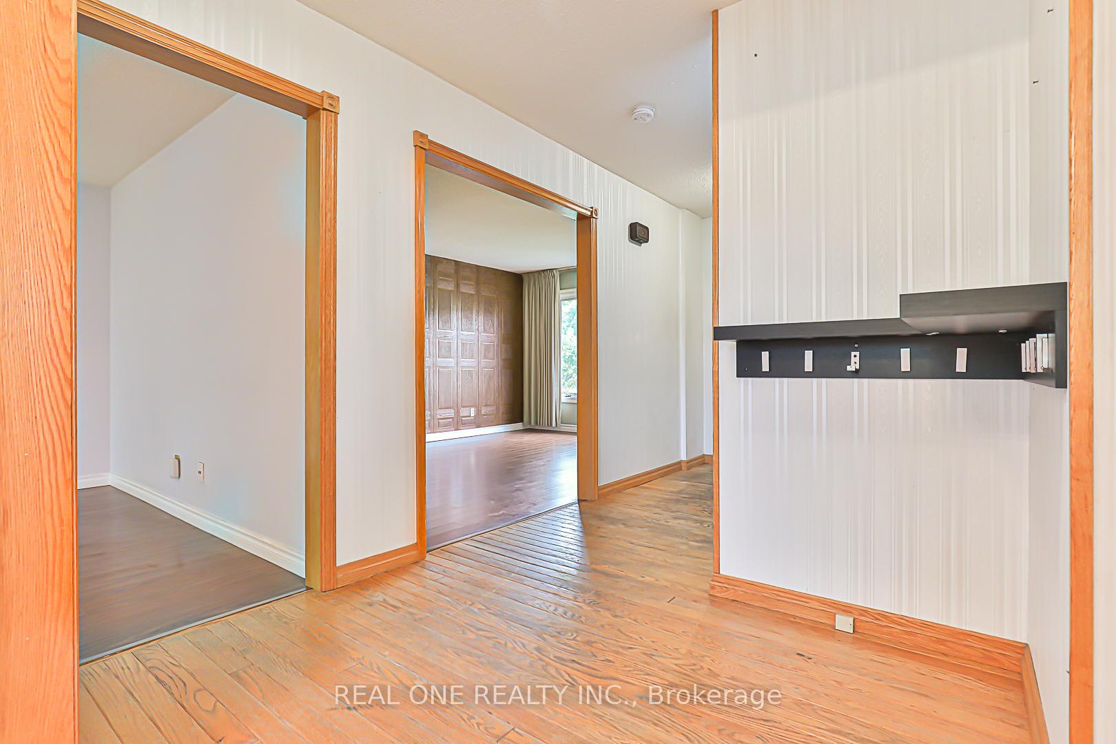 Photo 11 of 120 Lowe Boulevard, Newmarket, Huron Heights-Leslie Valley — HOMEH