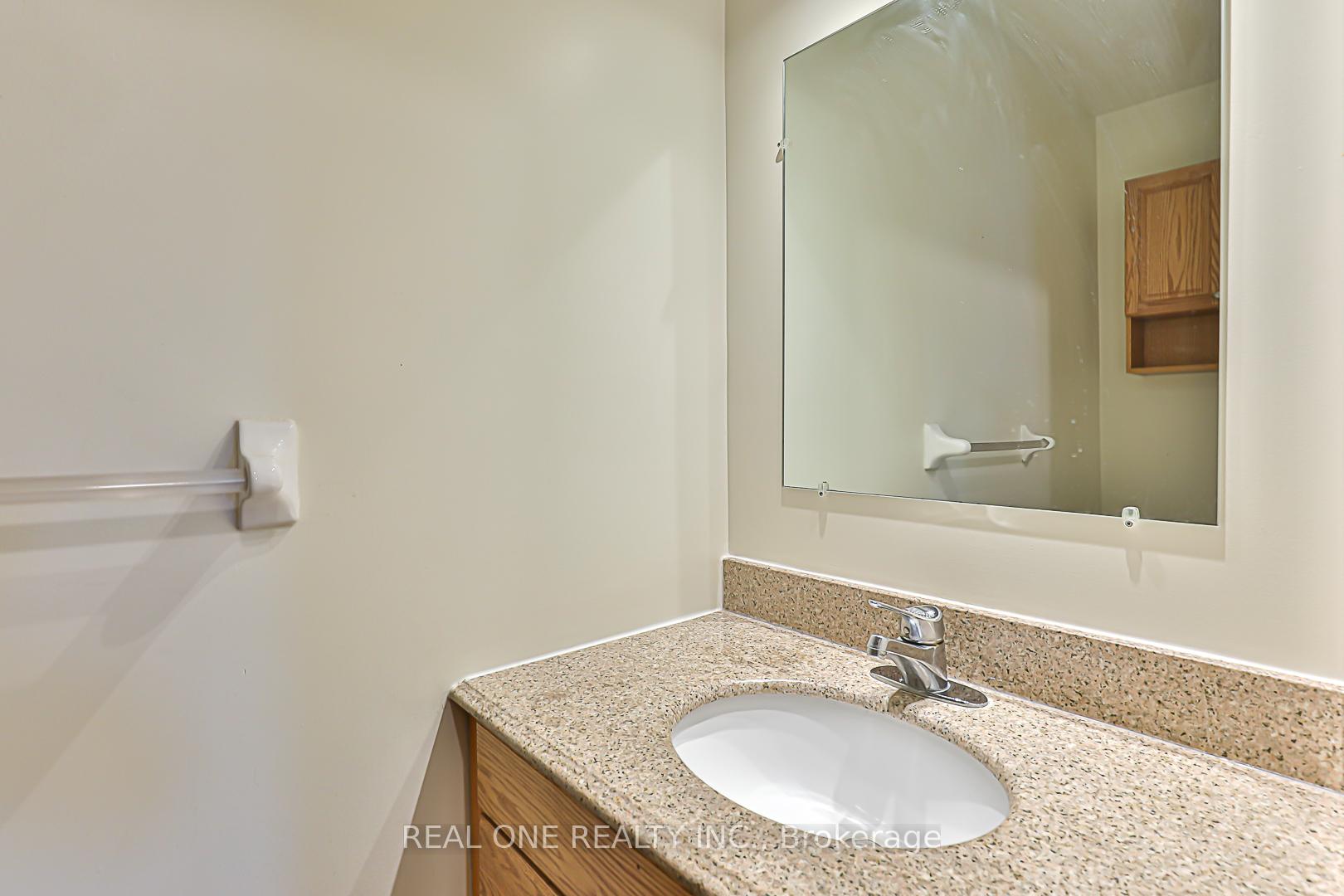 Photo 19 of 120 Lowe Boulevard, Newmarket, Huron Heights-Leslie Valley — HOMEH