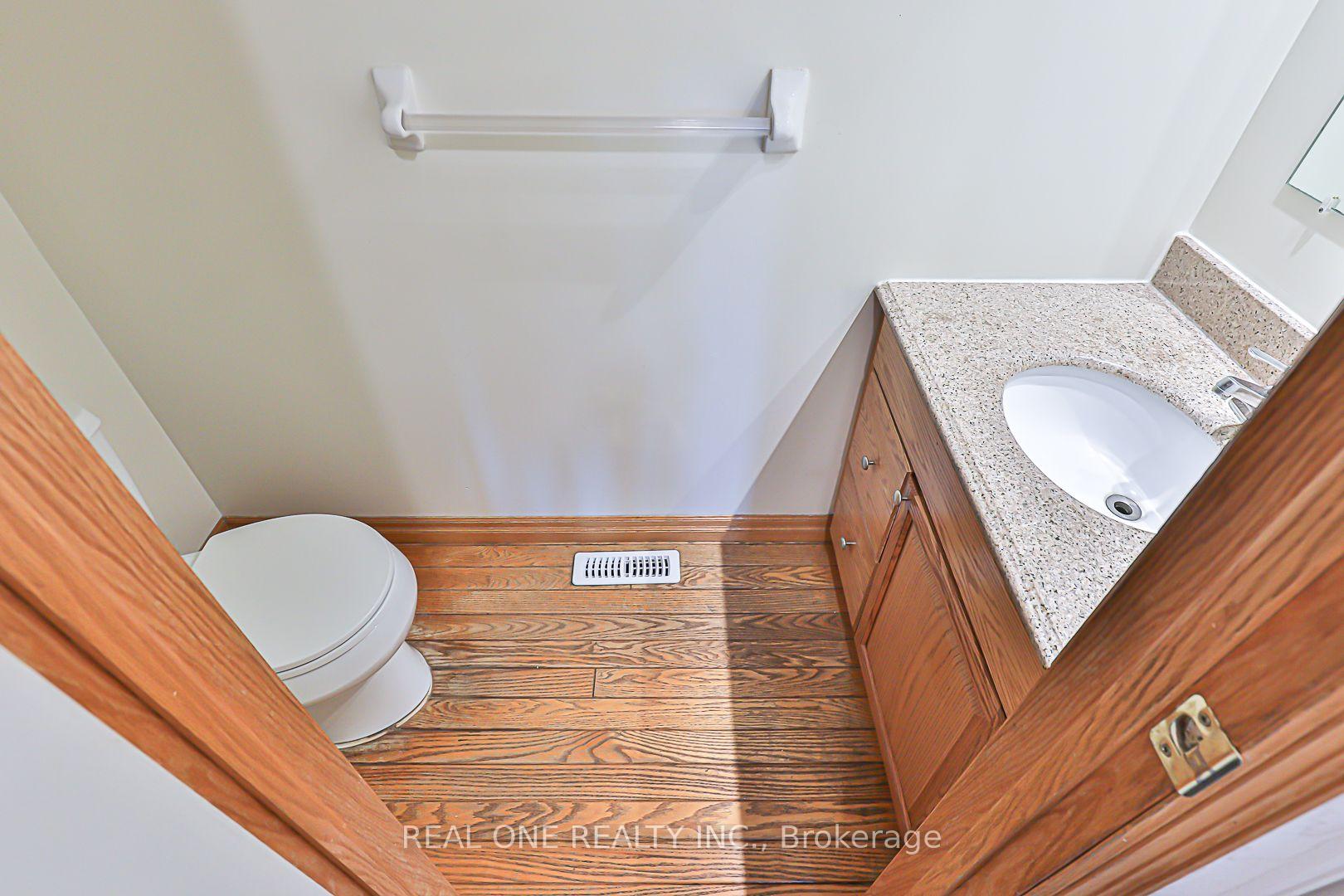 Photo 20 of 120 Lowe Boulevard, Newmarket, Huron Heights-Leslie Valley — HOMEH
