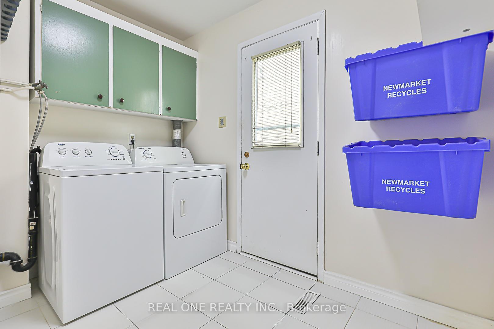 Photo 21 of 120 Lowe Boulevard, Newmarket, Huron Heights-Leslie Valley — HOMEH