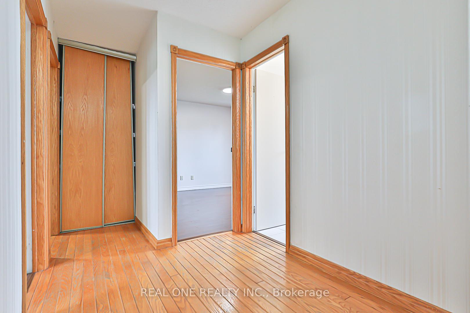 Photo 25 of 120 Lowe Boulevard, Newmarket, Huron Heights-Leslie Valley — HOMEH