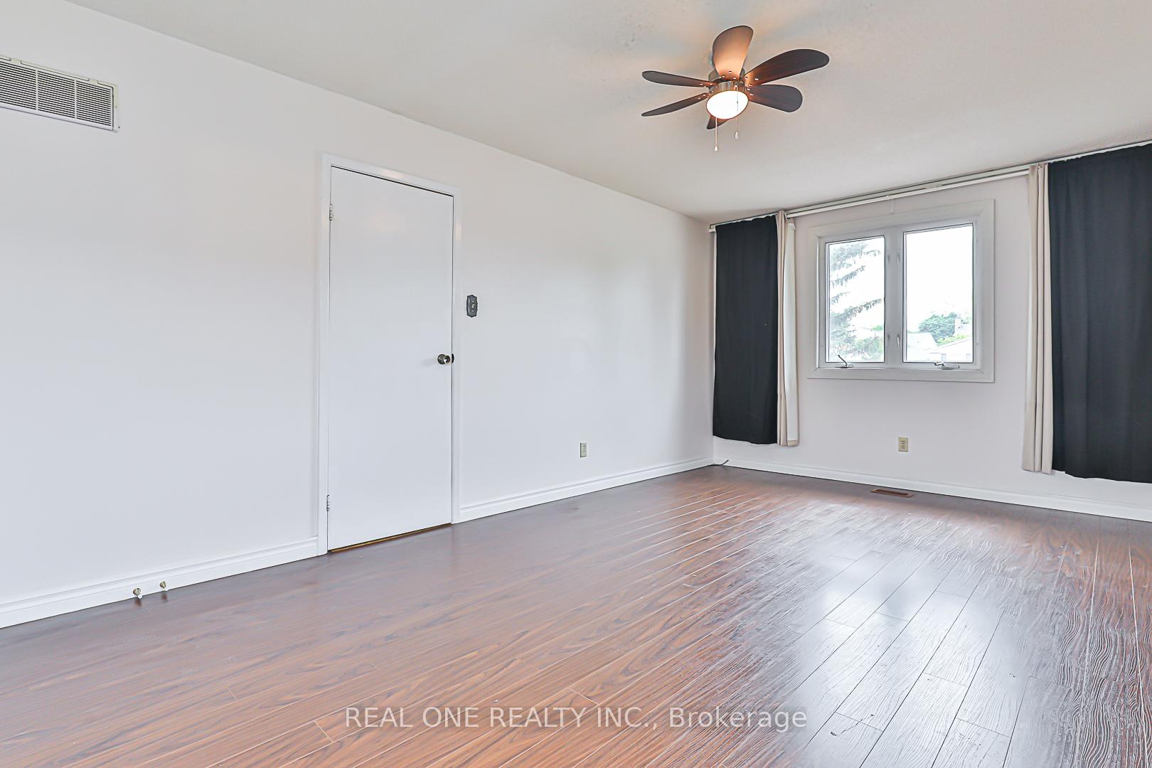 Photo 27 of 120 Lowe Boulevard, Newmarket, Huron Heights-Leslie Valley — HOMEH