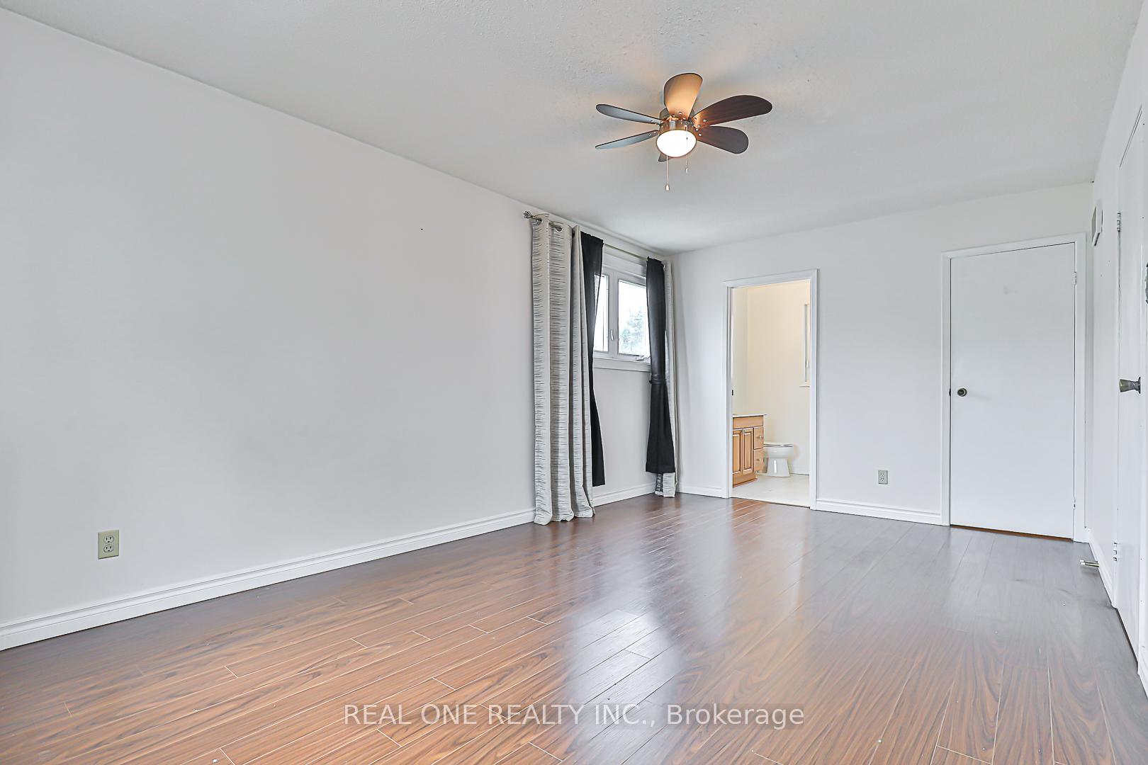 Photo 29 of 120 Lowe Boulevard, Newmarket, Huron Heights-Leslie Valley — HOMEH
