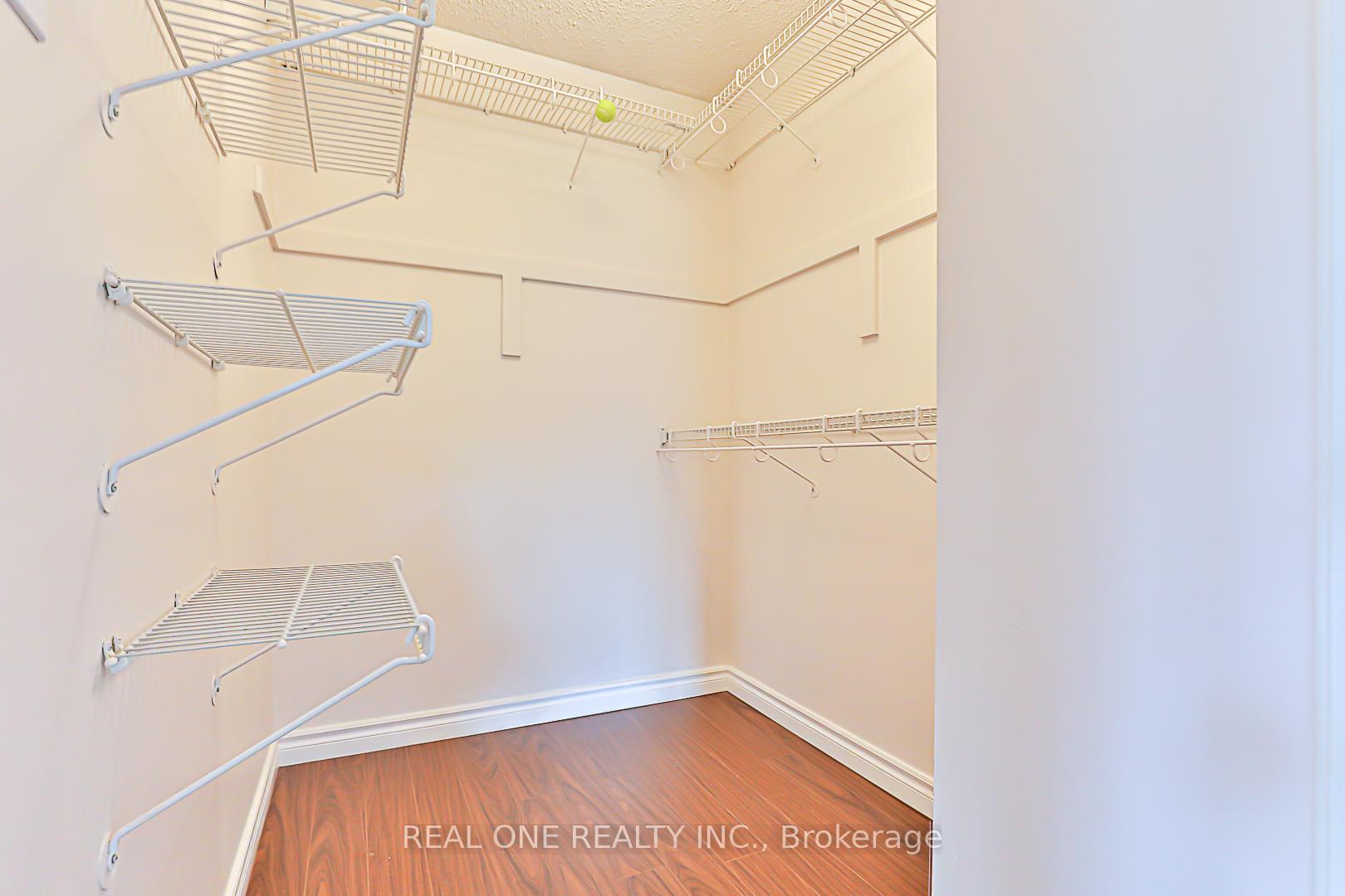 Photo 33 of 120 Lowe Boulevard, Newmarket, Huron Heights-Leslie Valley — HOMEH