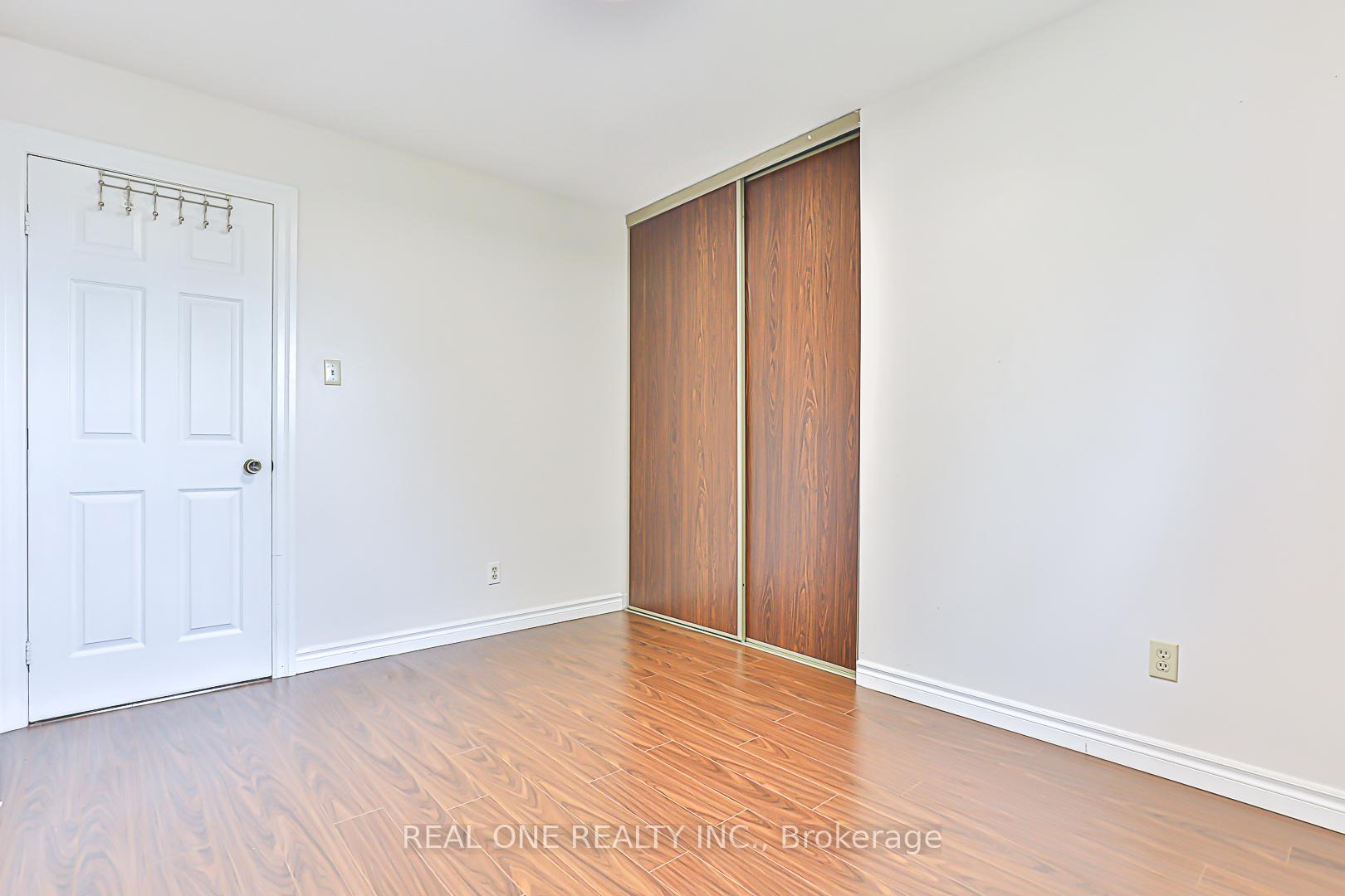 Photo 35 of 120 Lowe Boulevard, Newmarket, Huron Heights-Leslie Valley — HOMEH