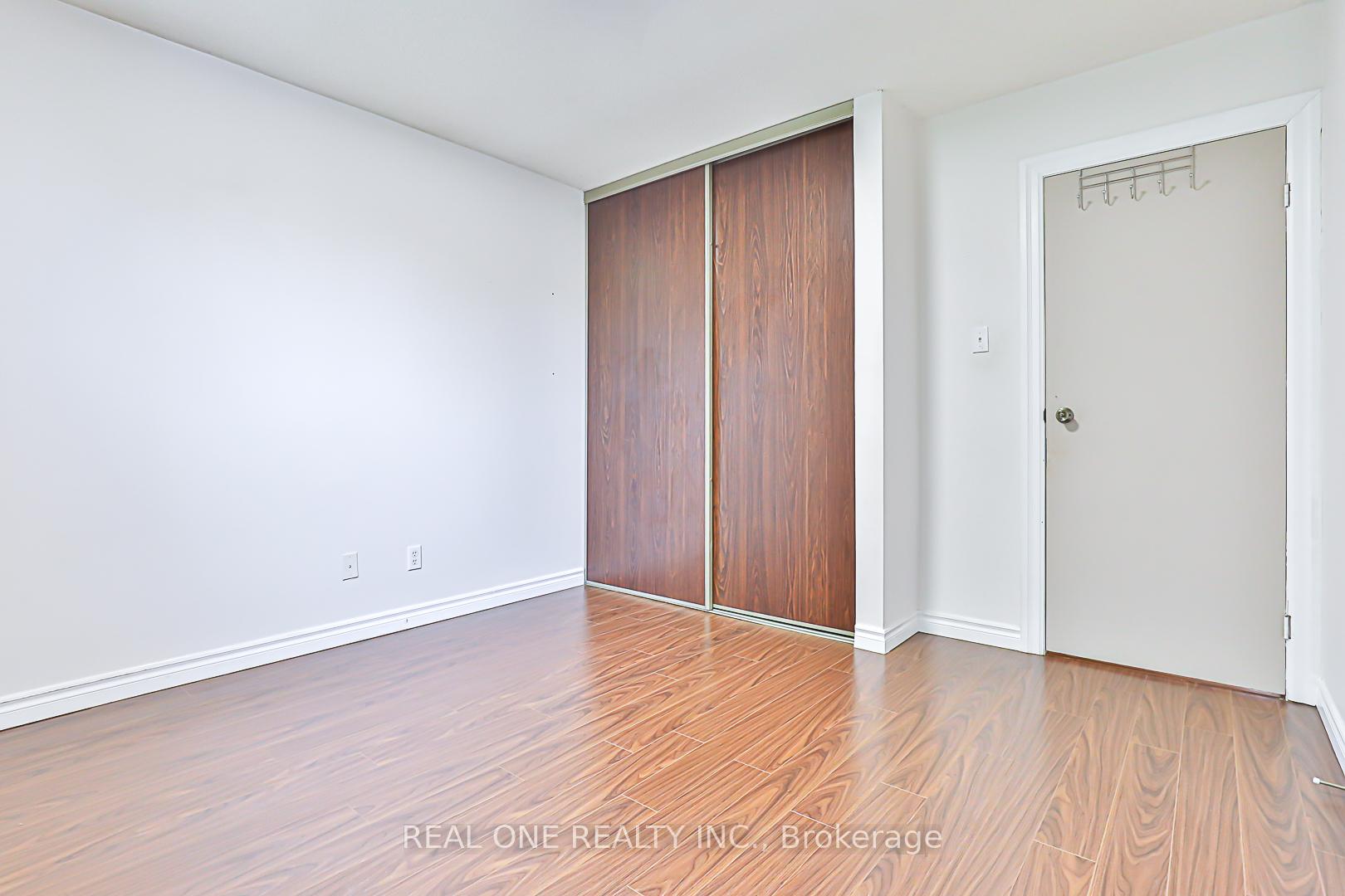 Photo 37 of 120 Lowe Boulevard, Newmarket, Huron Heights-Leslie Valley — HOMEH