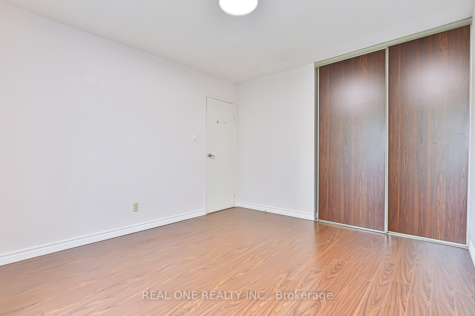 Photo 39 of 120 Lowe Boulevard, Newmarket, Huron Heights-Leslie Valley — HOMEH