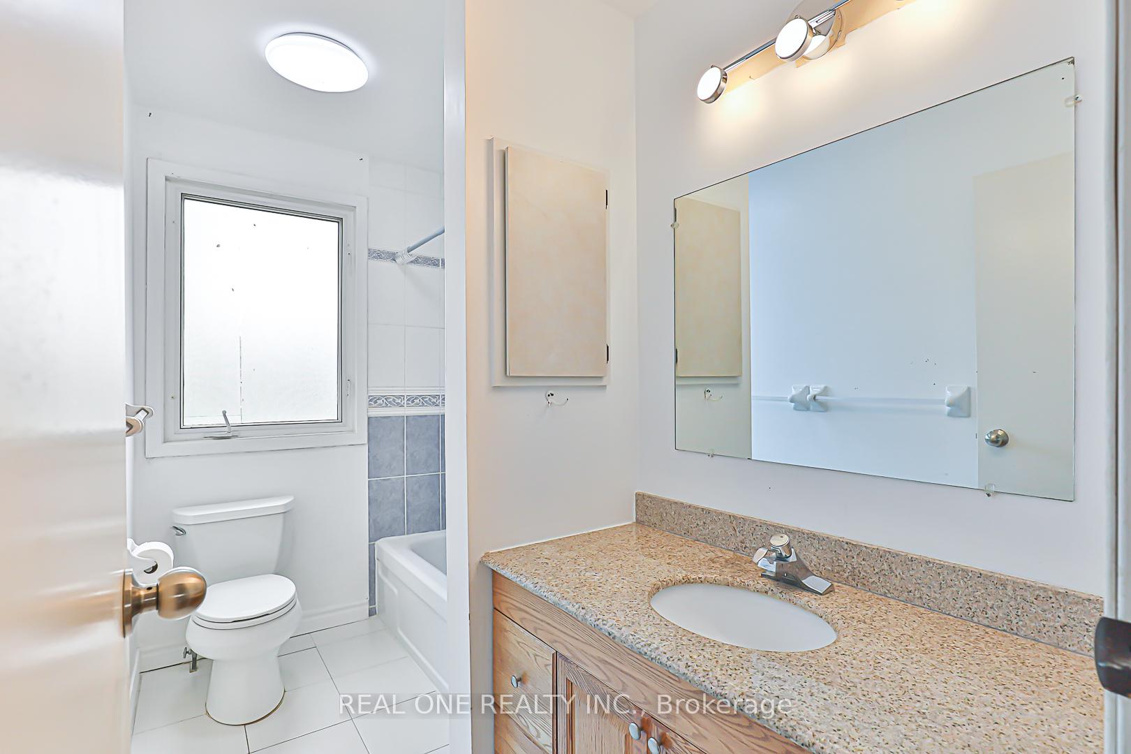 Photo 40 of 120 Lowe Boulevard, Newmarket, Huron Heights-Leslie Valley — HOMEH