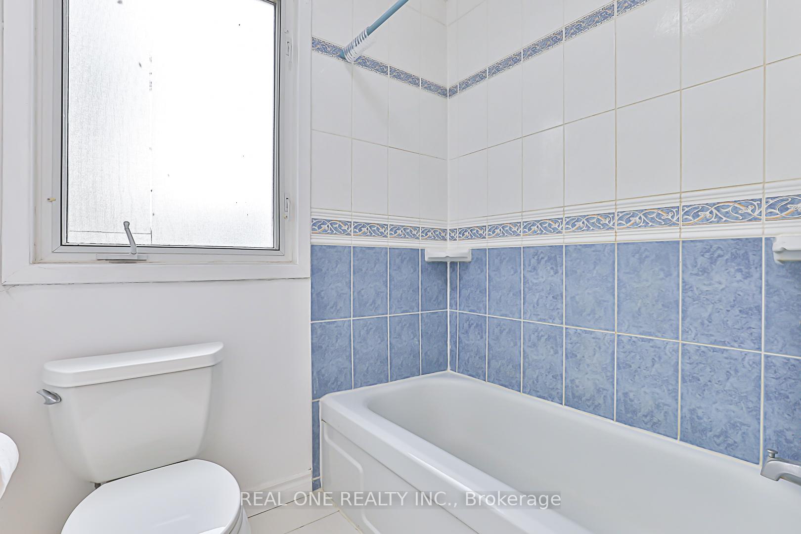 Photo 41 of 120 Lowe Boulevard, Newmarket, Huron Heights-Leslie Valley — HOMEH