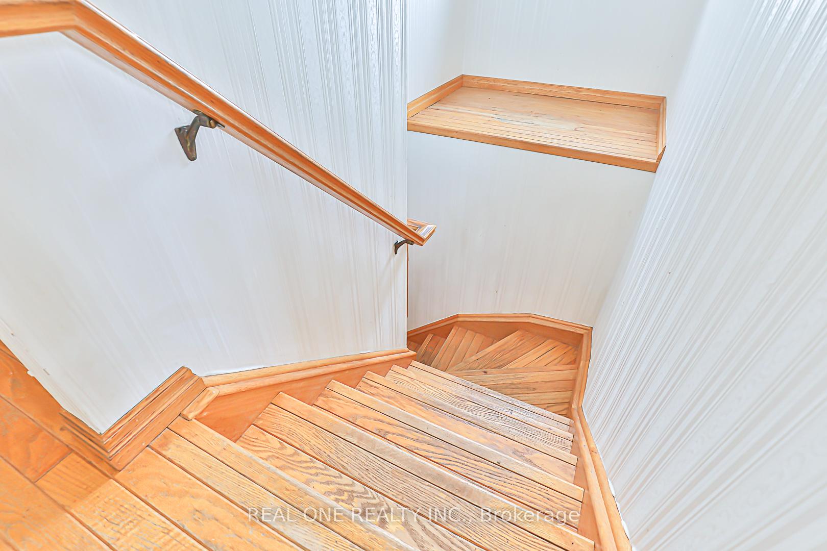 Photo 42 of 120 Lowe Boulevard, Newmarket, Huron Heights-Leslie Valley — HOMEH