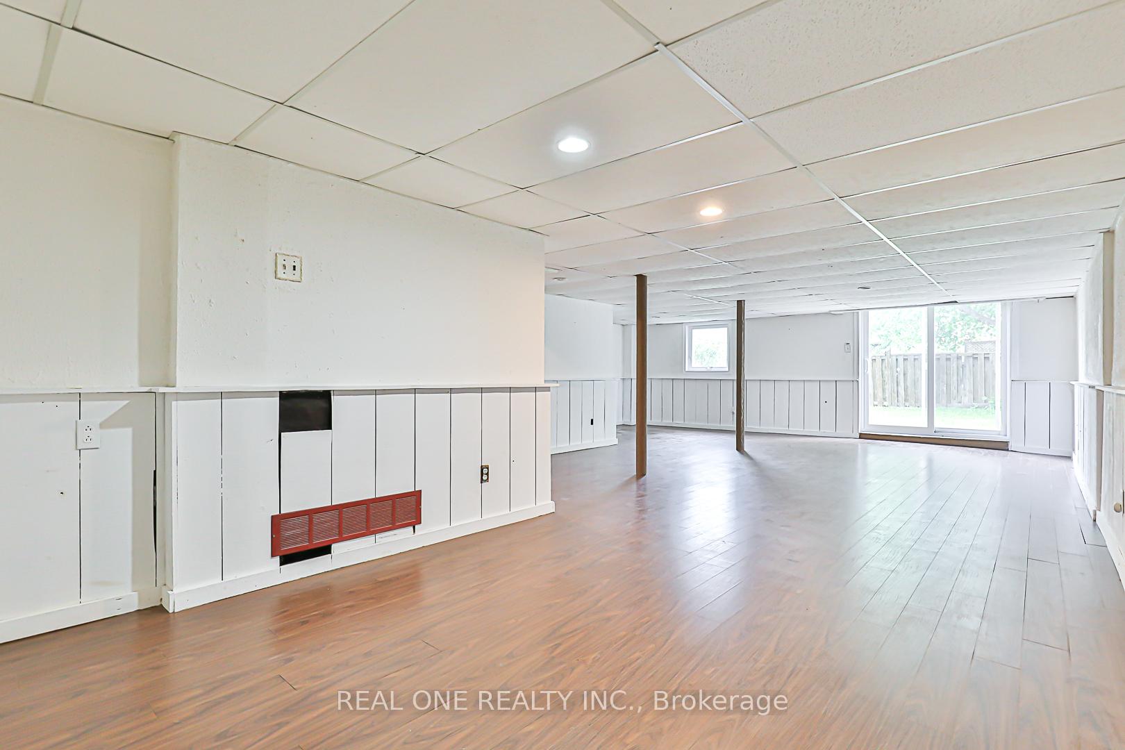 Photo 43 of 120 Lowe Boulevard, Newmarket, Huron Heights-Leslie Valley — HOMEH