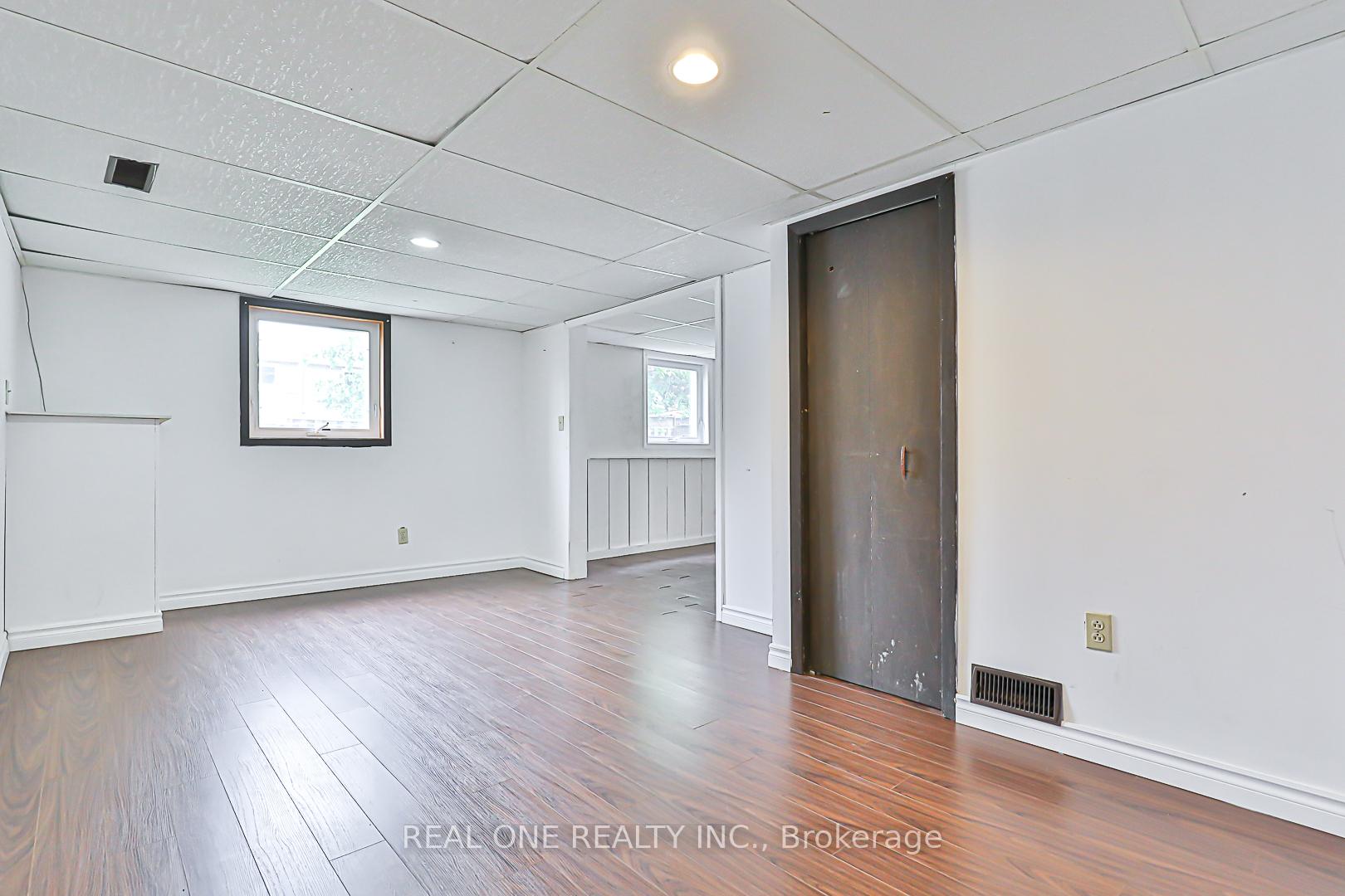 Photo 46 of 120 Lowe Boulevard, Newmarket, Huron Heights-Leslie Valley — HOMEH