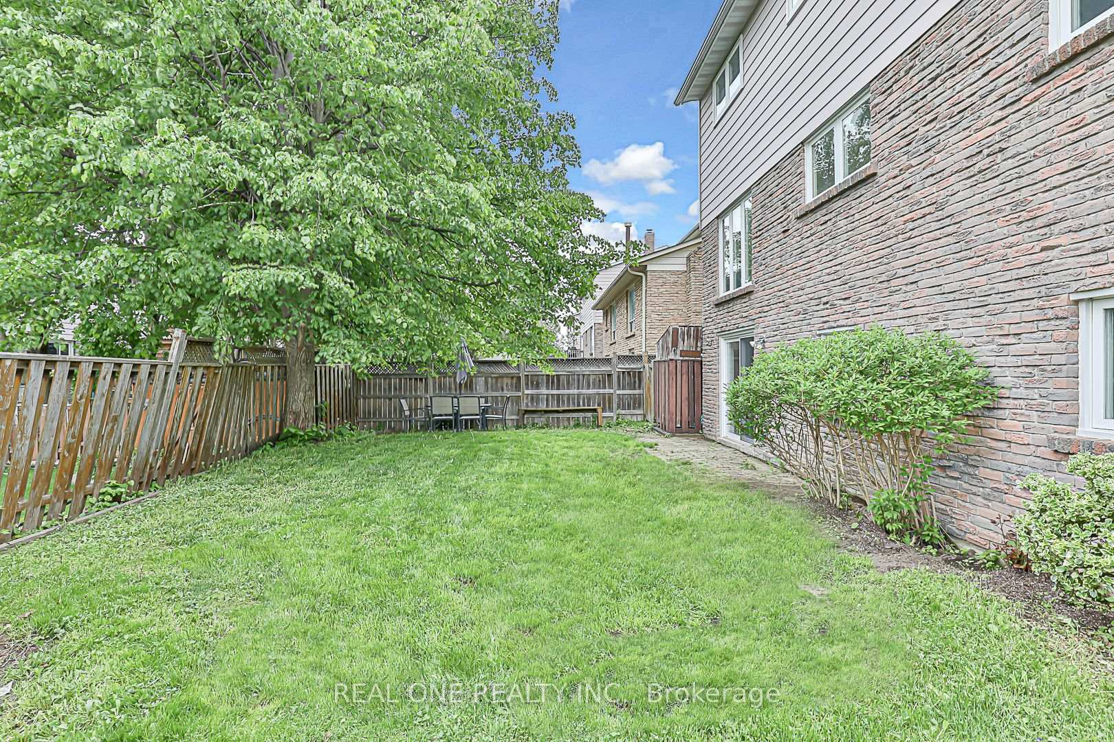 Photo 49 of 120 Lowe Boulevard, Newmarket, Huron Heights-Leslie Valley — HOMEH