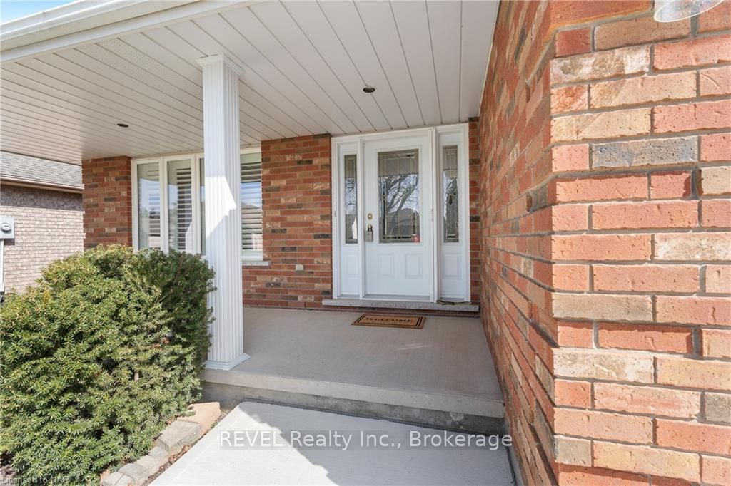 Photo 4 of 23 Tanner Drive, Pelham, Fonthill — HOMEH