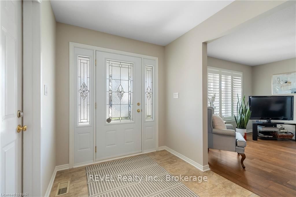 Photo 5 of 23 Tanner Drive, Pelham, Fonthill — HOMEH