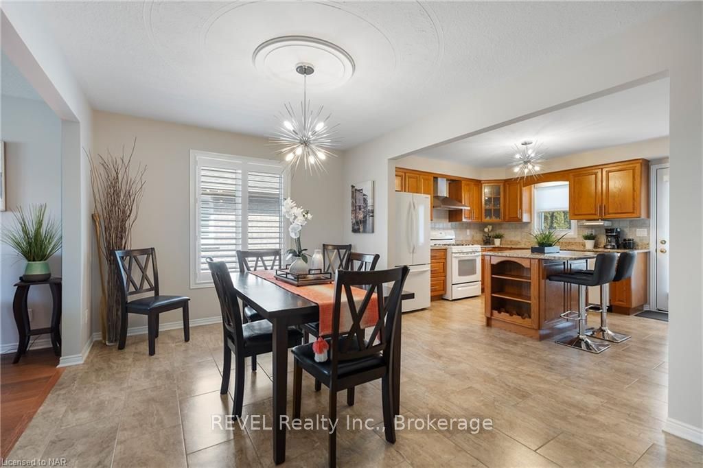 Photo 11 of 23 Tanner Drive, Pelham, Fonthill — HOMEH