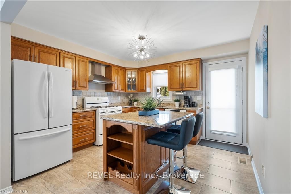 Photo 13 of 23 Tanner Drive, Pelham, Fonthill — HOMEH