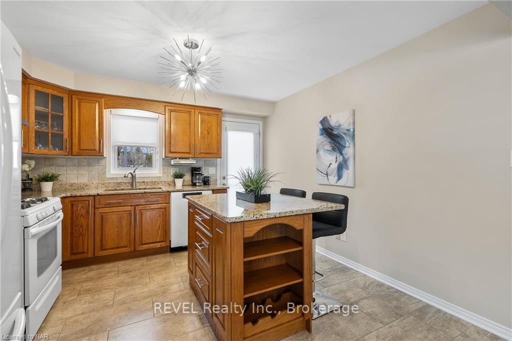 Photo 14 of 23 Tanner Drive, Pelham, Fonthill — HOMEH